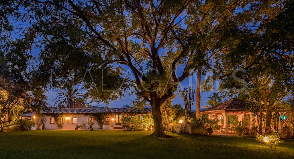 Villa for sale in Benahavis