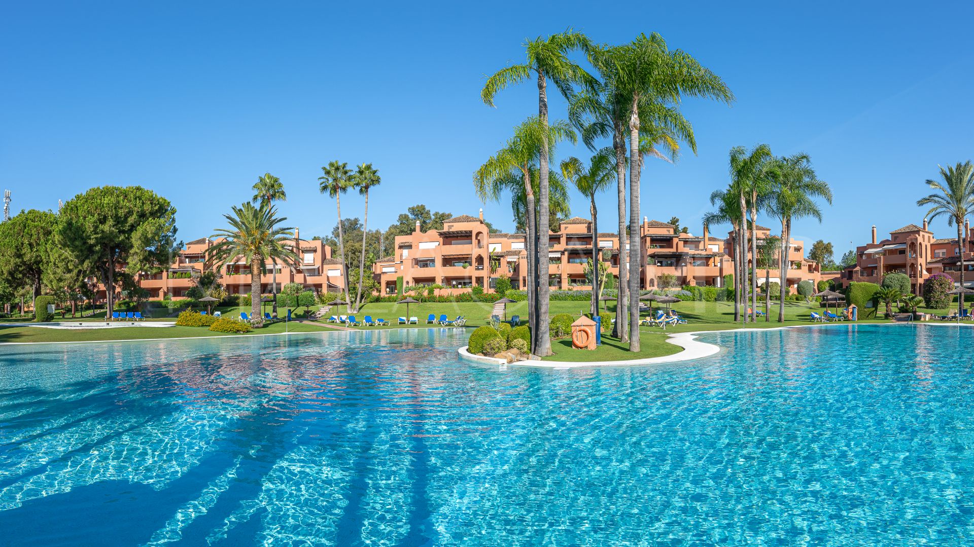 Alhambra del Golf, apartamento a la venta de 3 bedrooms