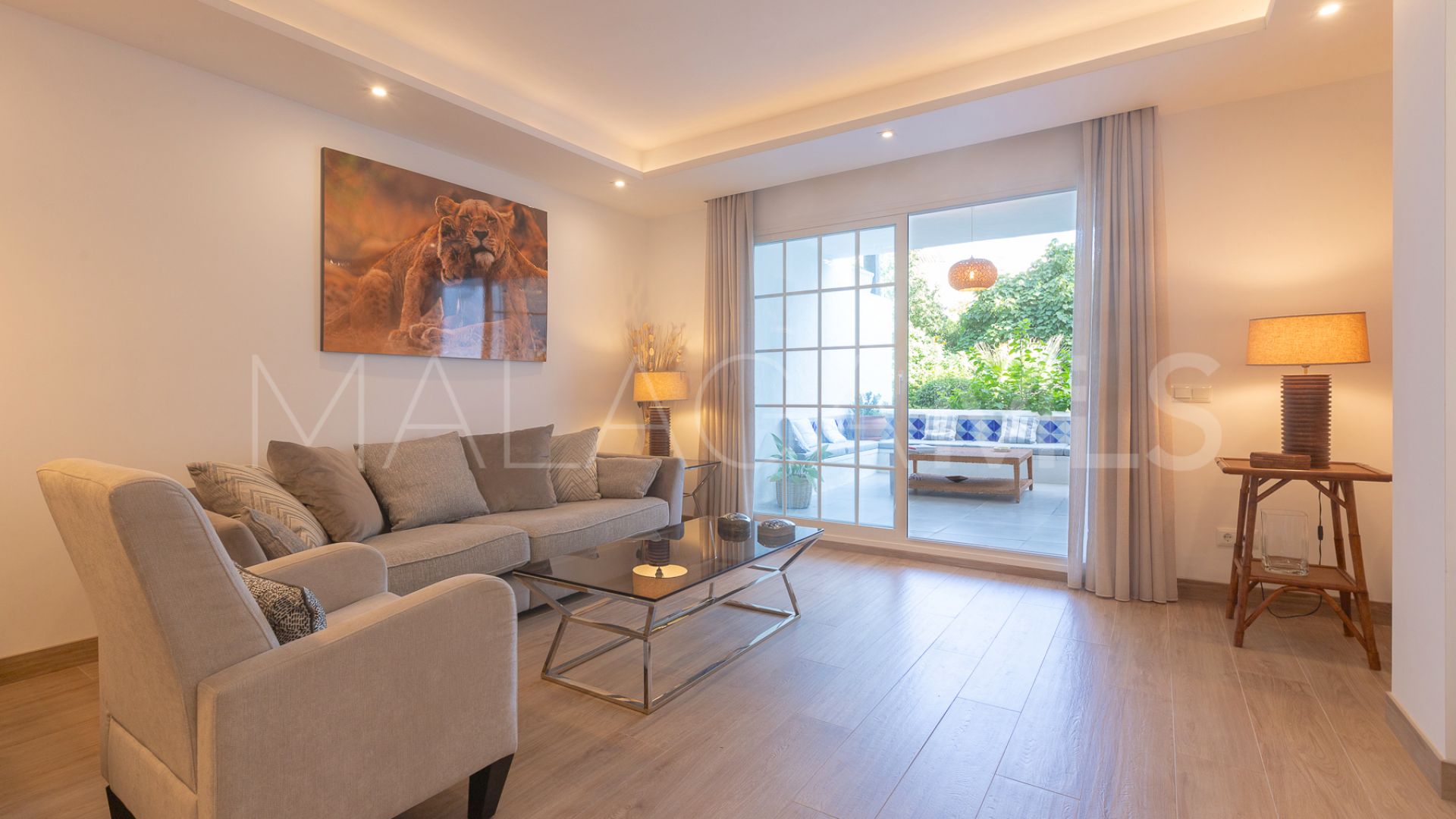 Apartamento planta baja a la venta in Puente Romano