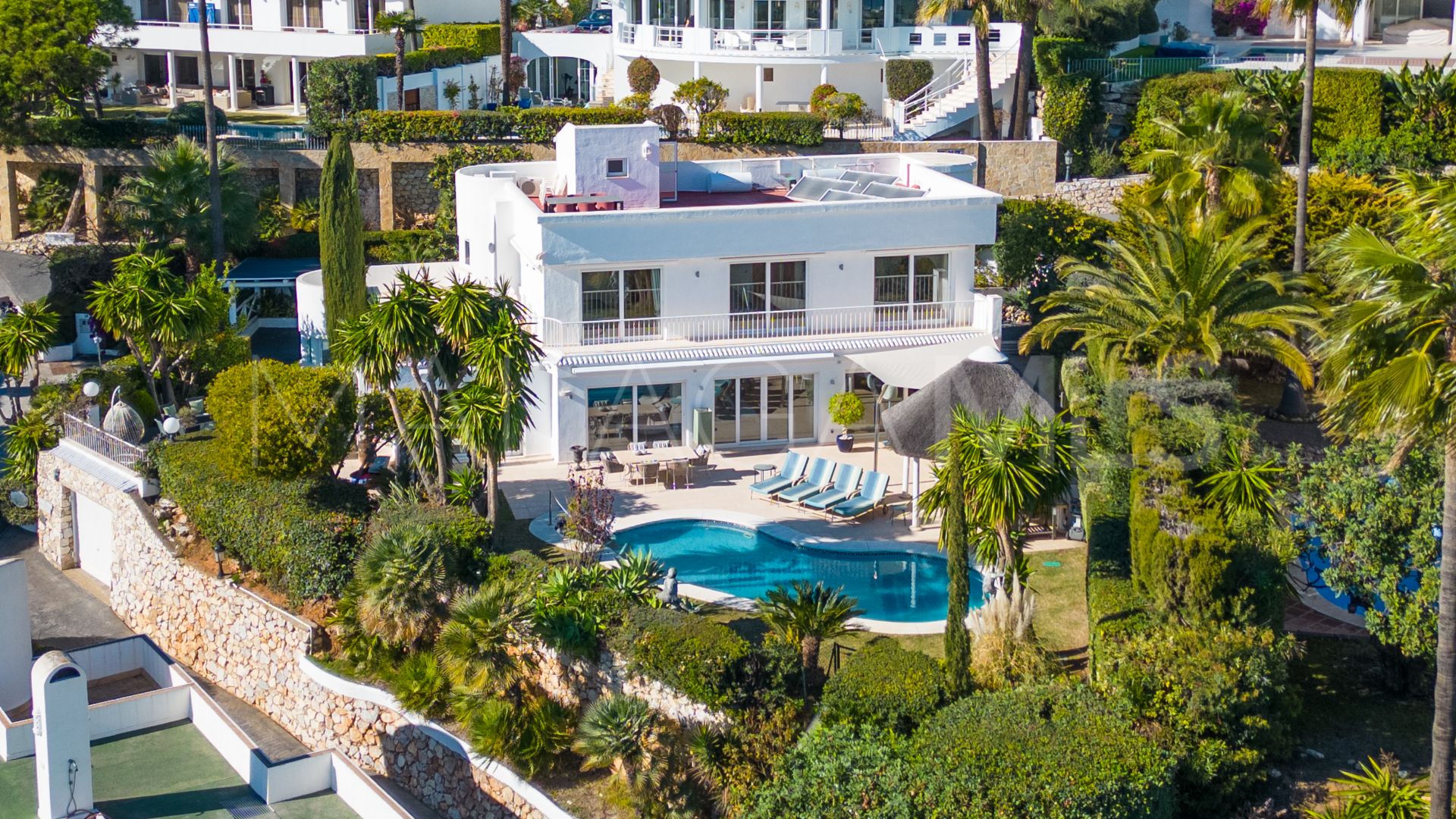 Buy villa in Altos Reales
