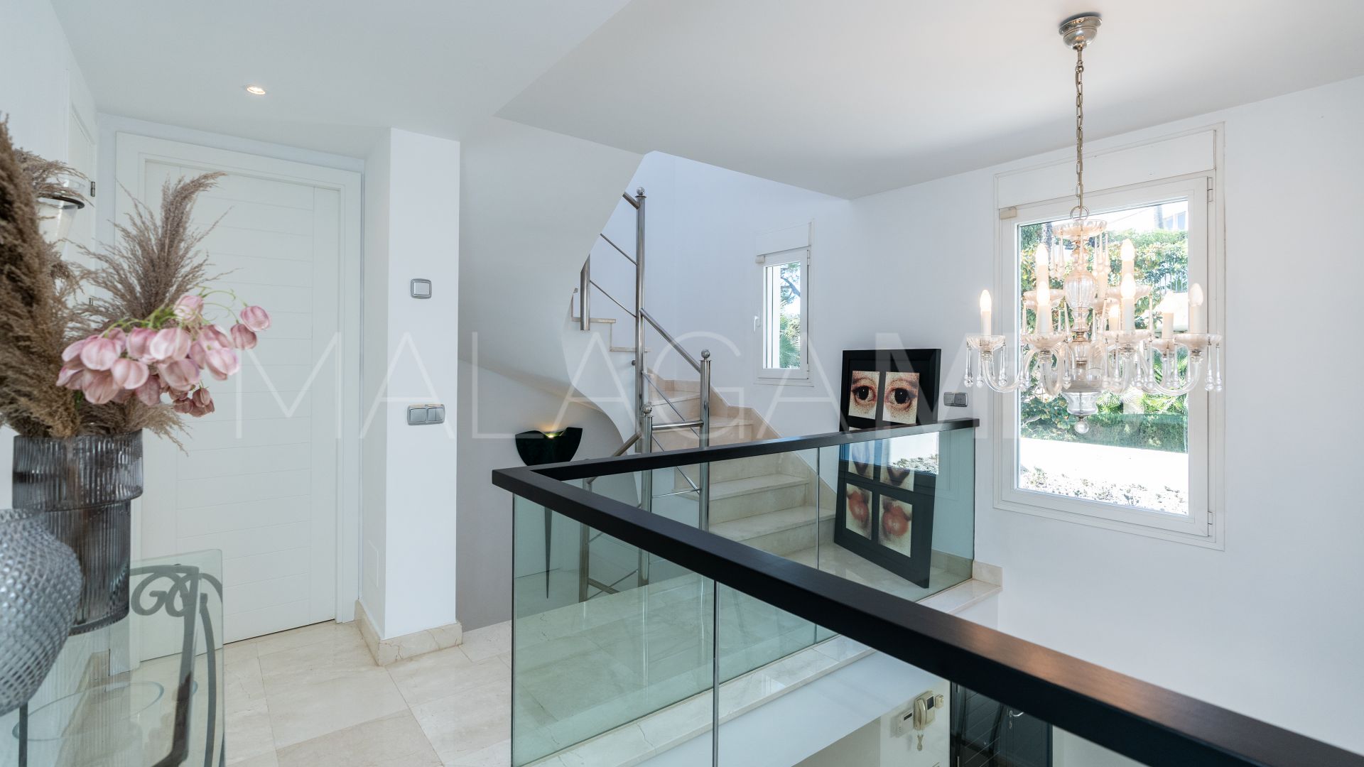 Buy villa in Altos Reales