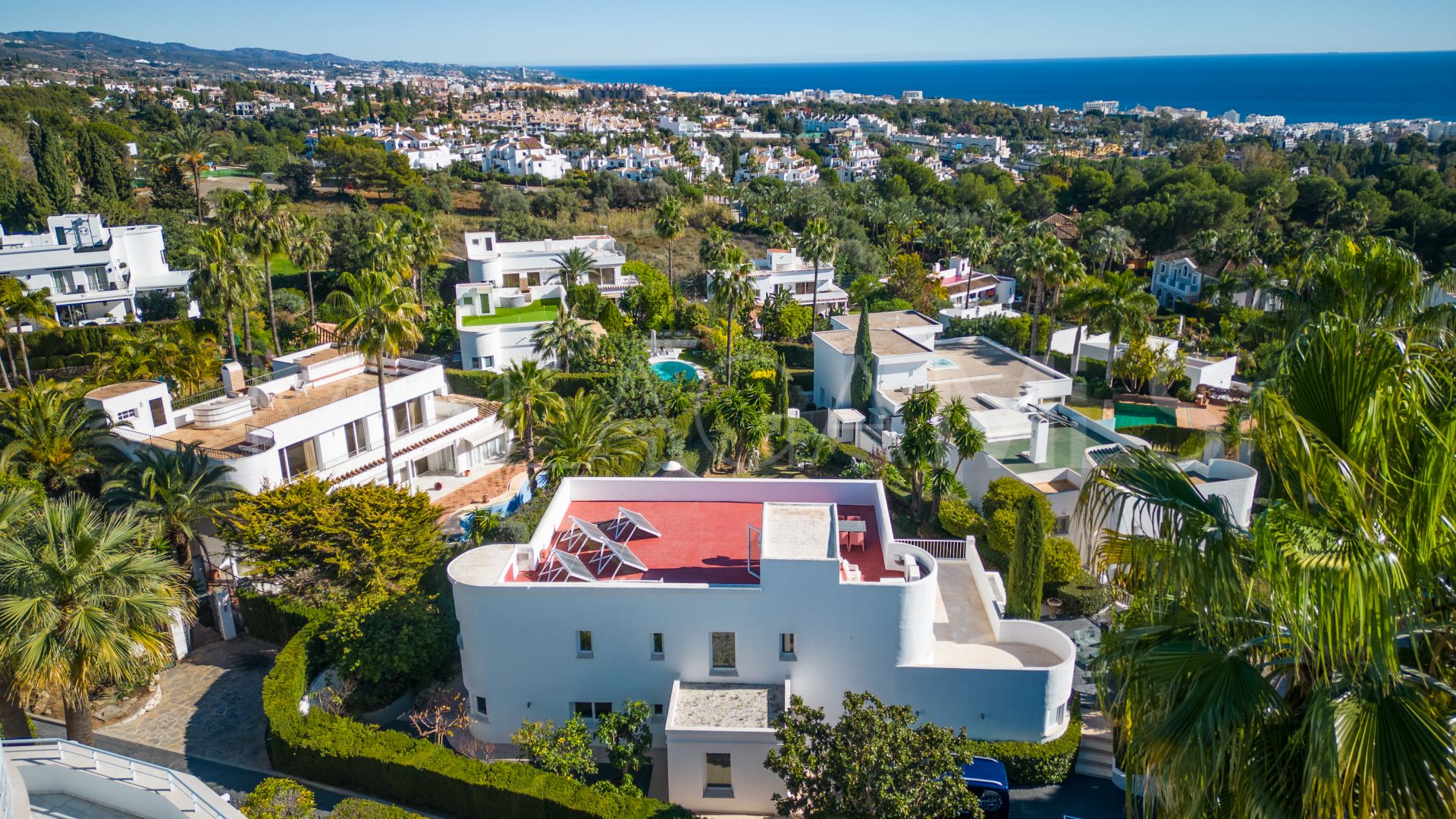 Buy villa in Altos Reales