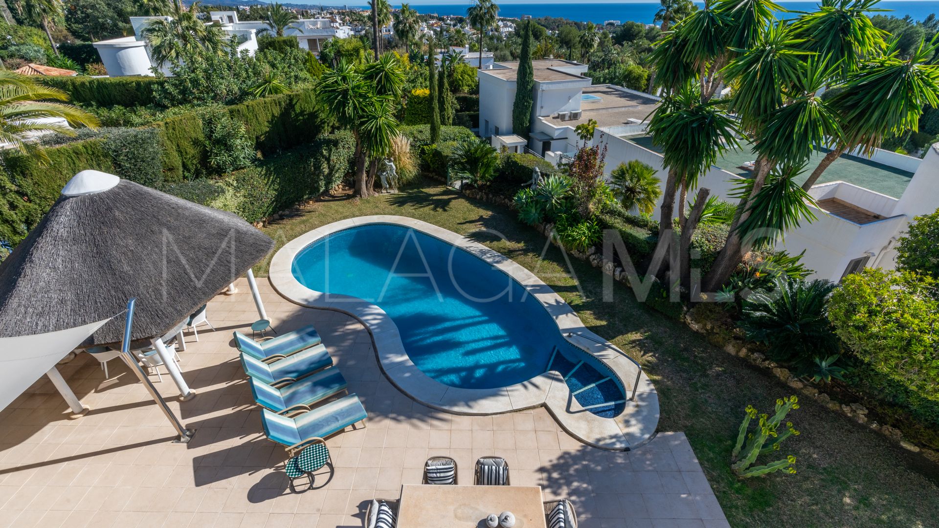 Buy villa in Altos Reales