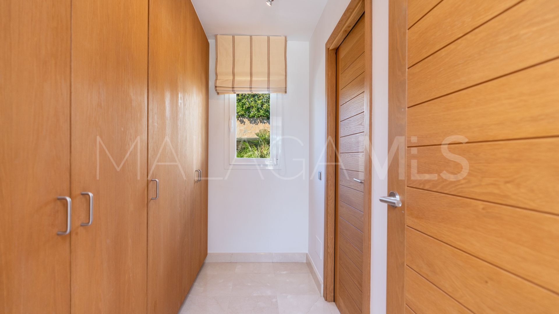 Buy villa in Altos Reales