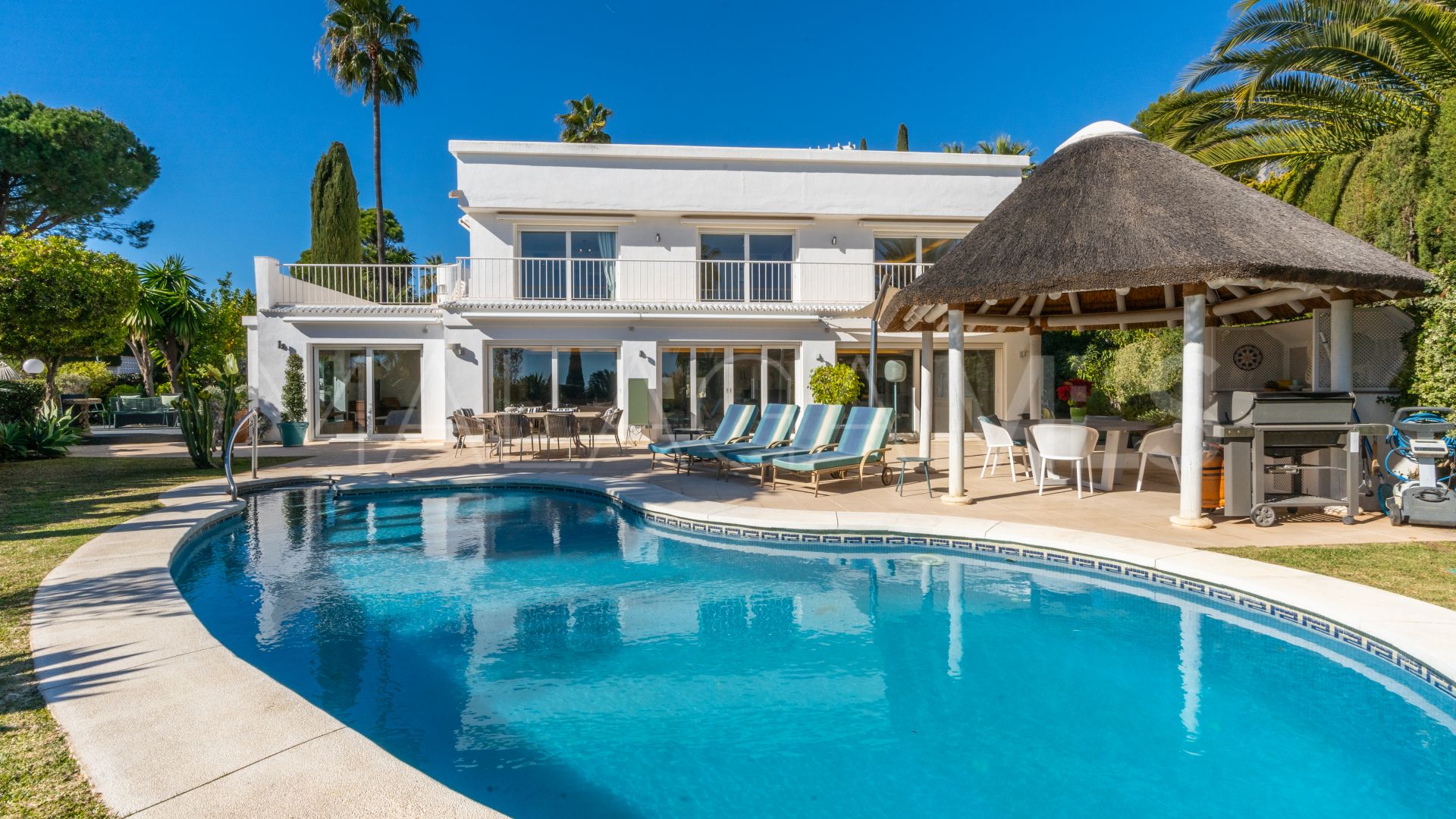 Buy villa in Altos Reales