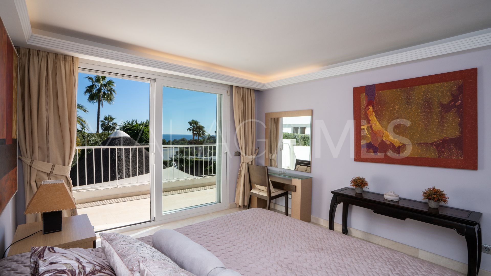 Buy villa in Altos Reales