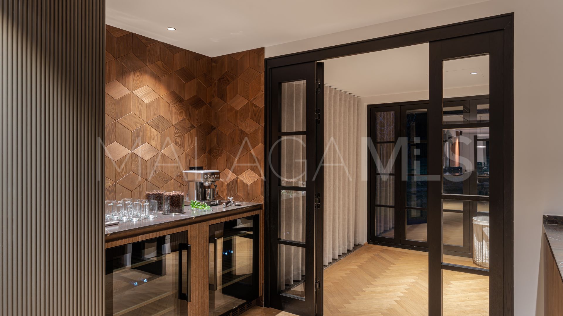 Villa for sale in Nueva Andalucia