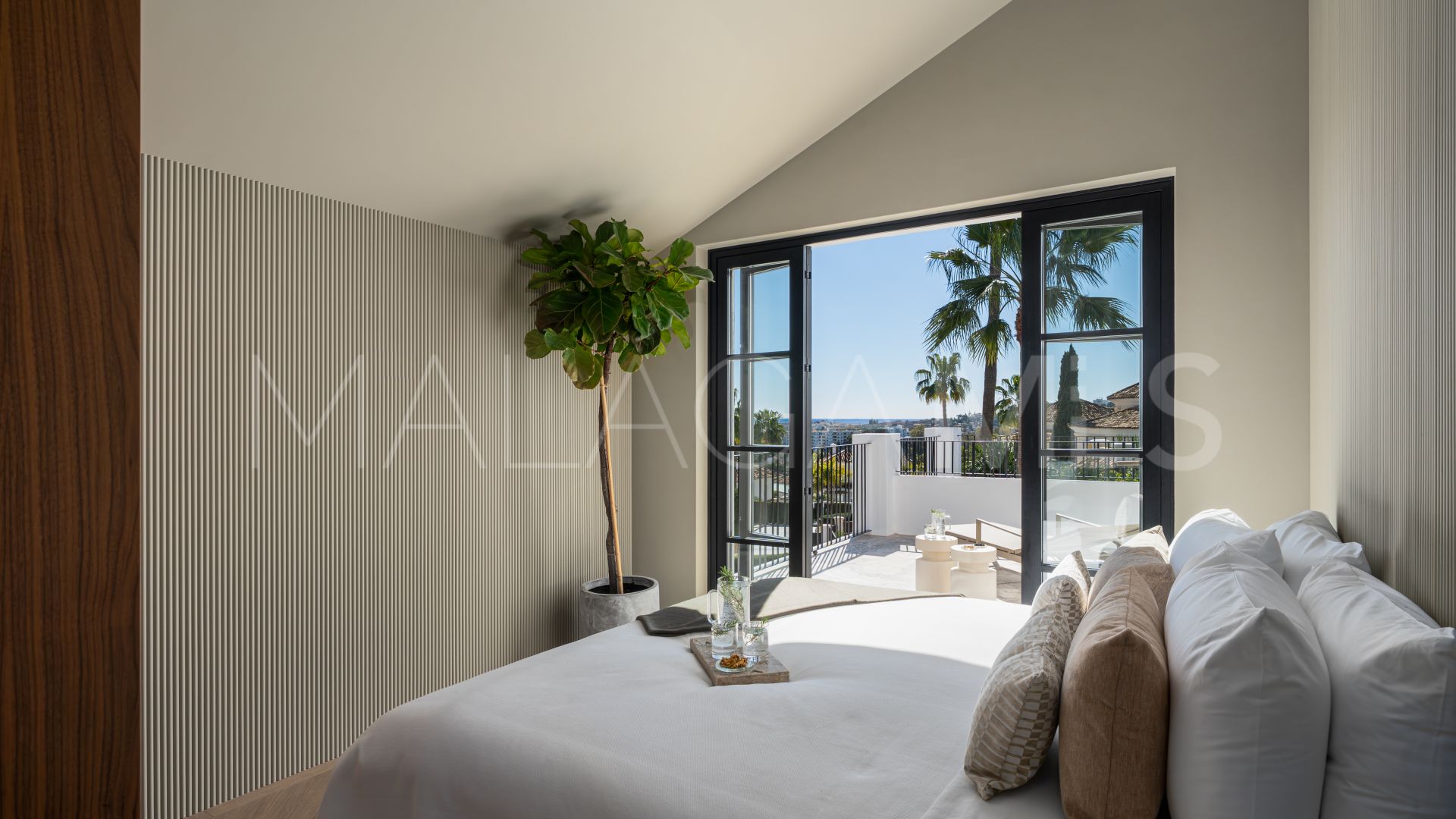 Villa for sale in Nueva Andalucia