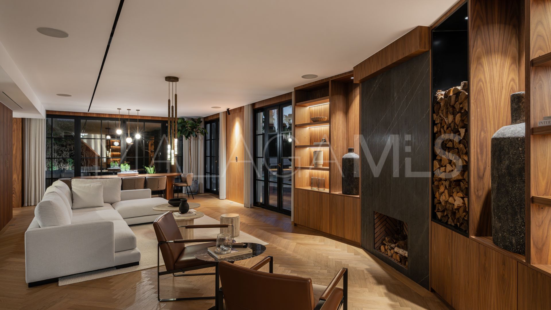 Villa for sale in Nueva Andalucia