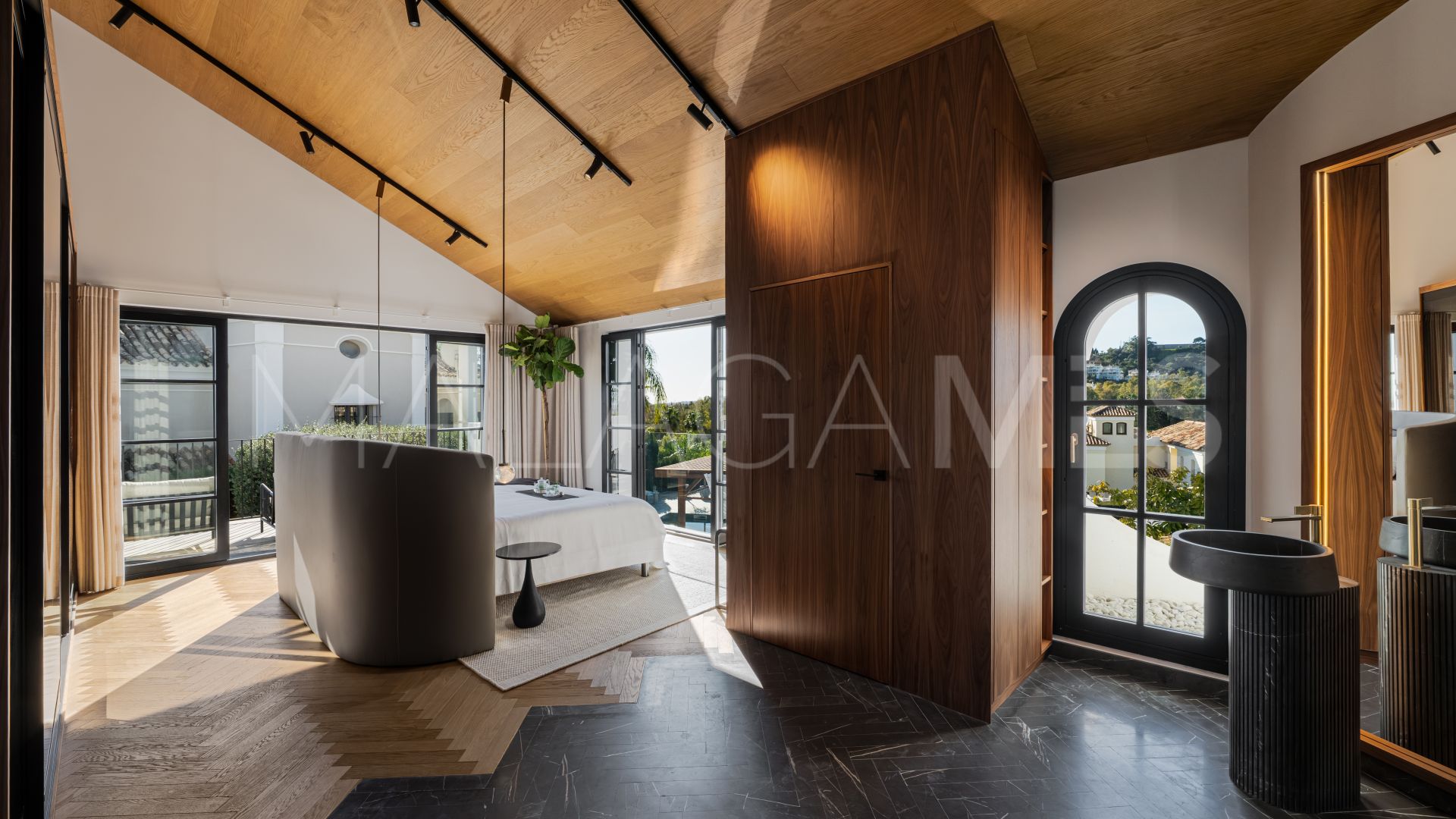 Villa for sale in Nueva Andalucia