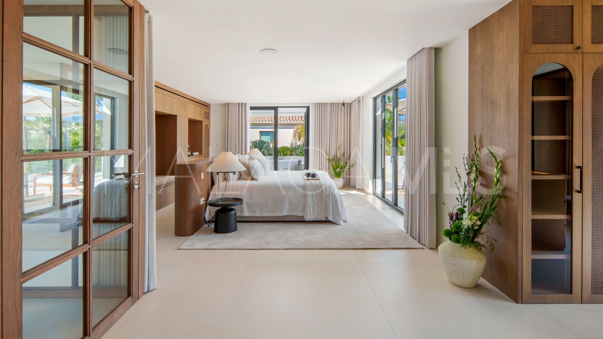 Buy villa with 4 bedrooms in Las Brisas del Golf