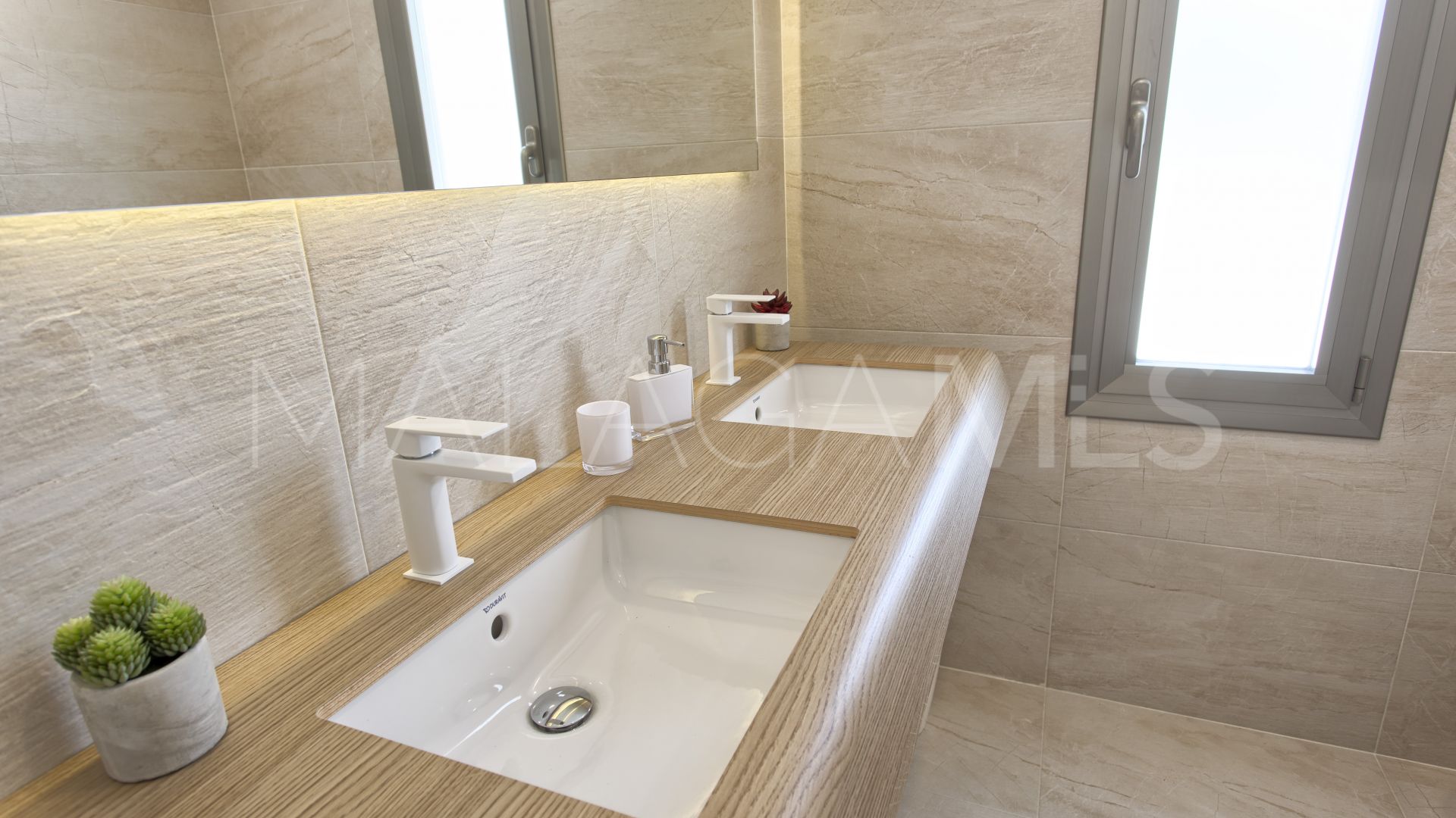Maison jumelée for sale in Nueva Andalucia
