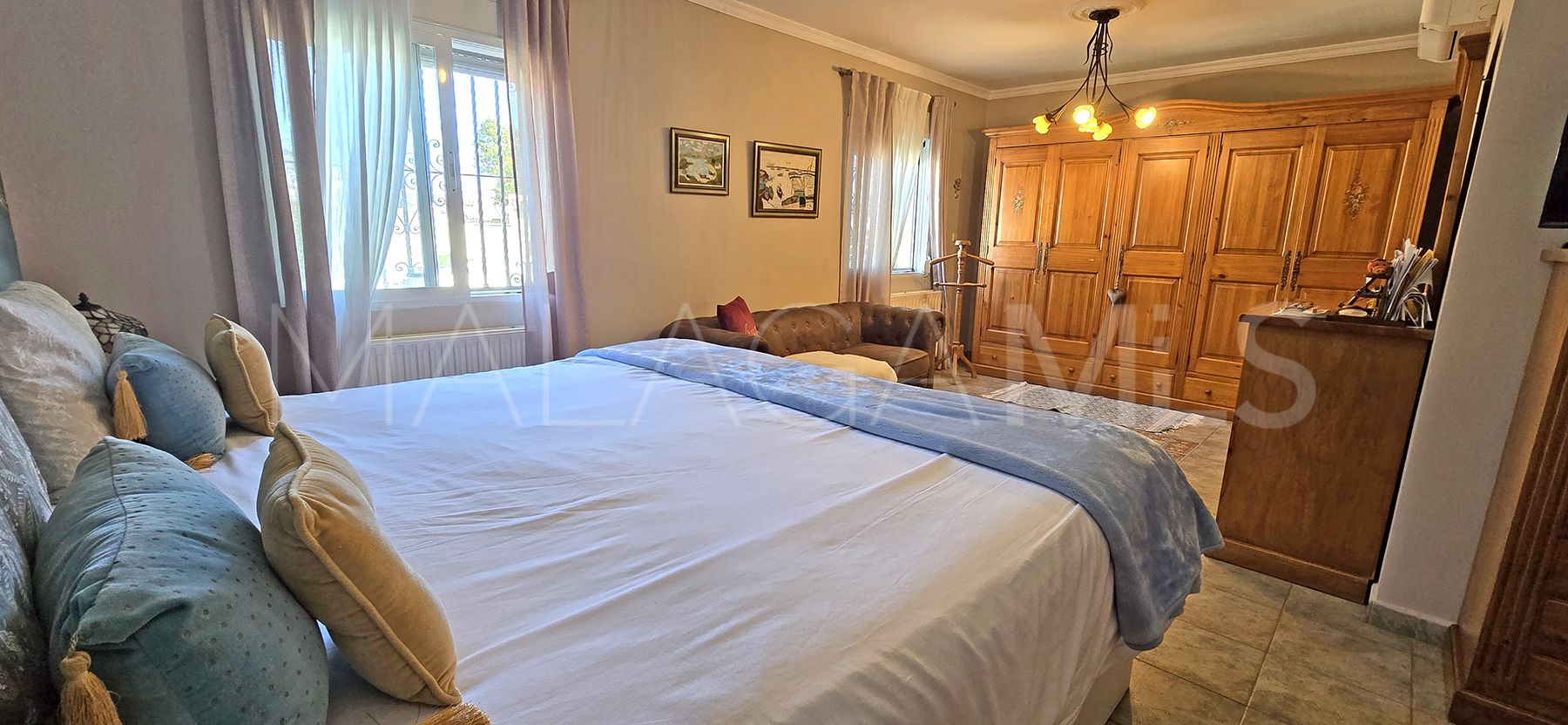 Villa for sale in Benalmadena Costa with 6 bedrooms