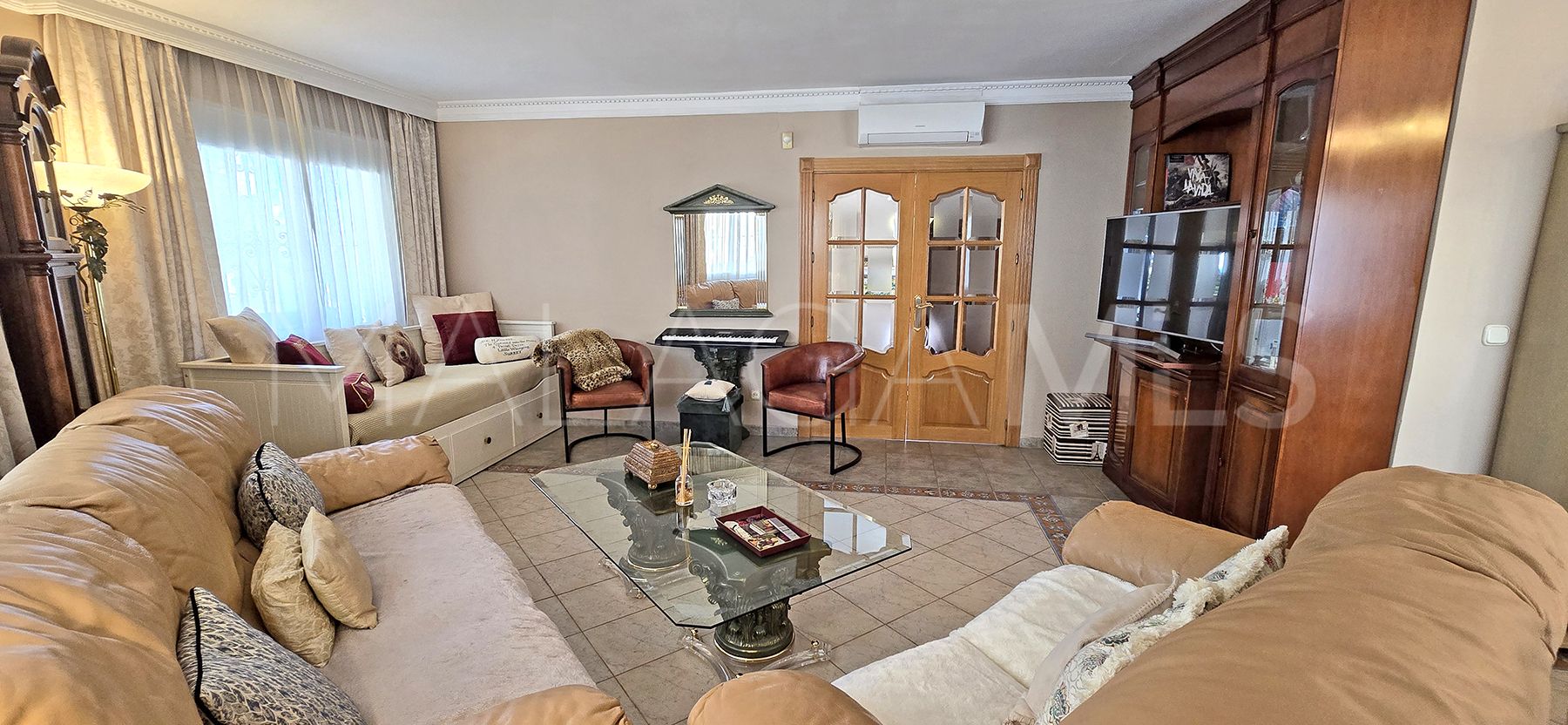 Villa for sale in Benalmadena Costa with 6 bedrooms