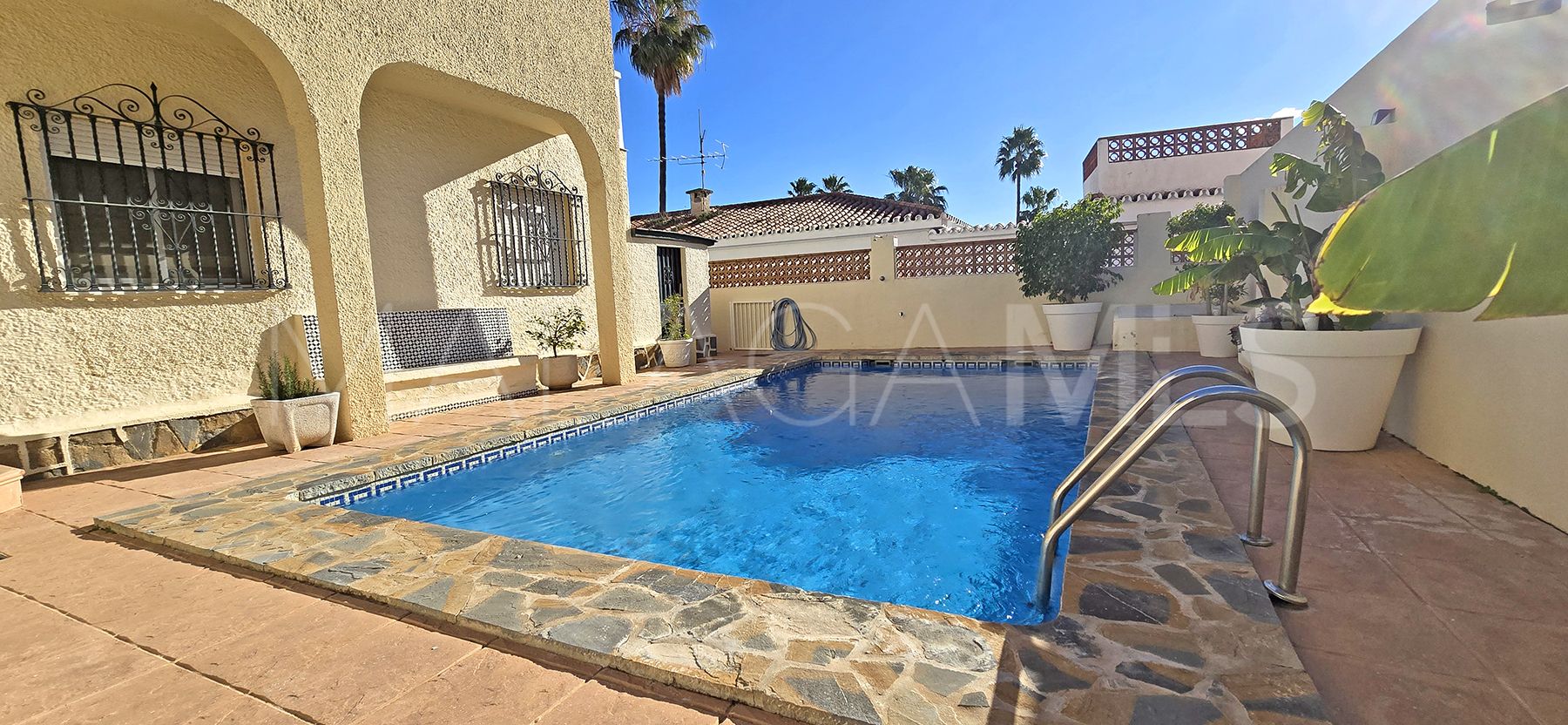 Villa for sale in Benalmadena Costa with 6 bedrooms