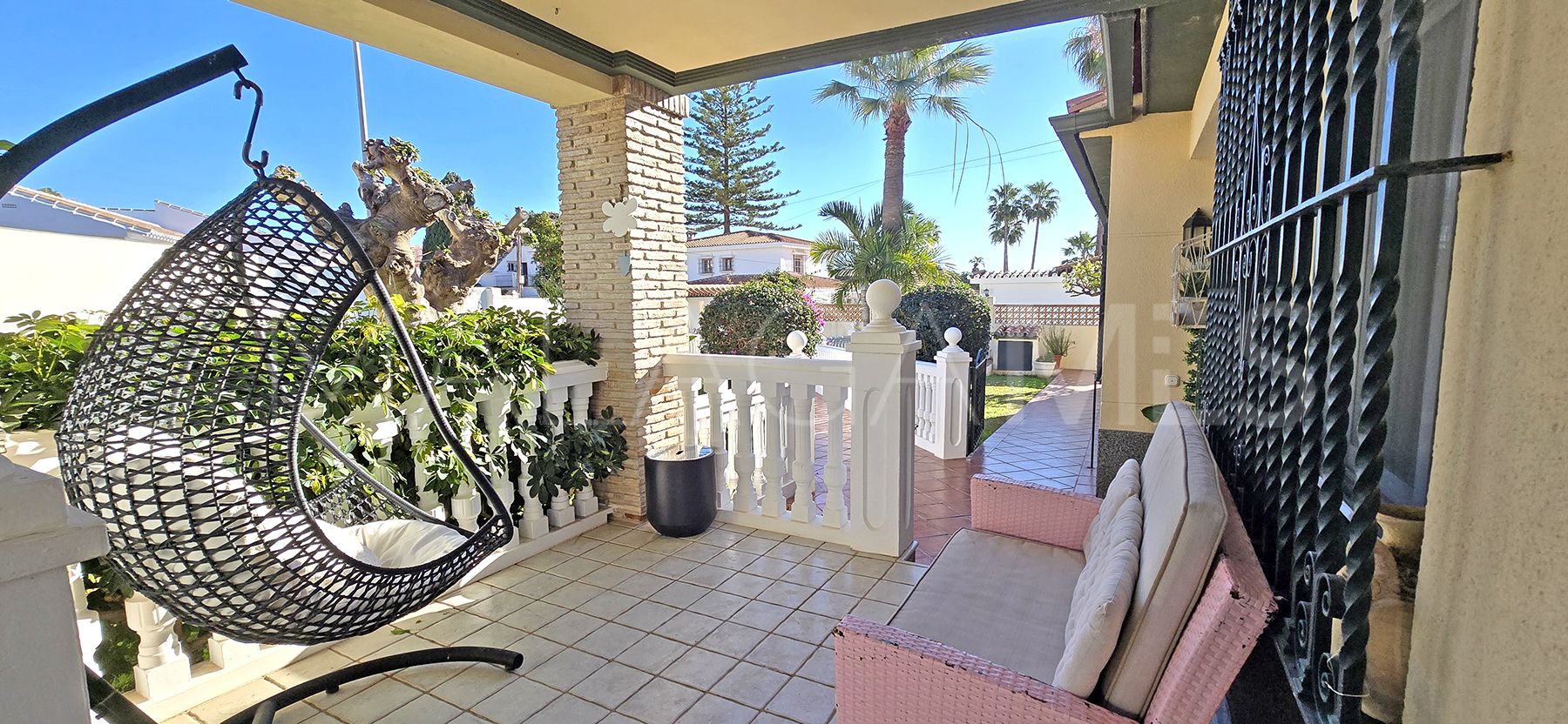 Villa for sale in Benalmadena Costa with 6 bedrooms