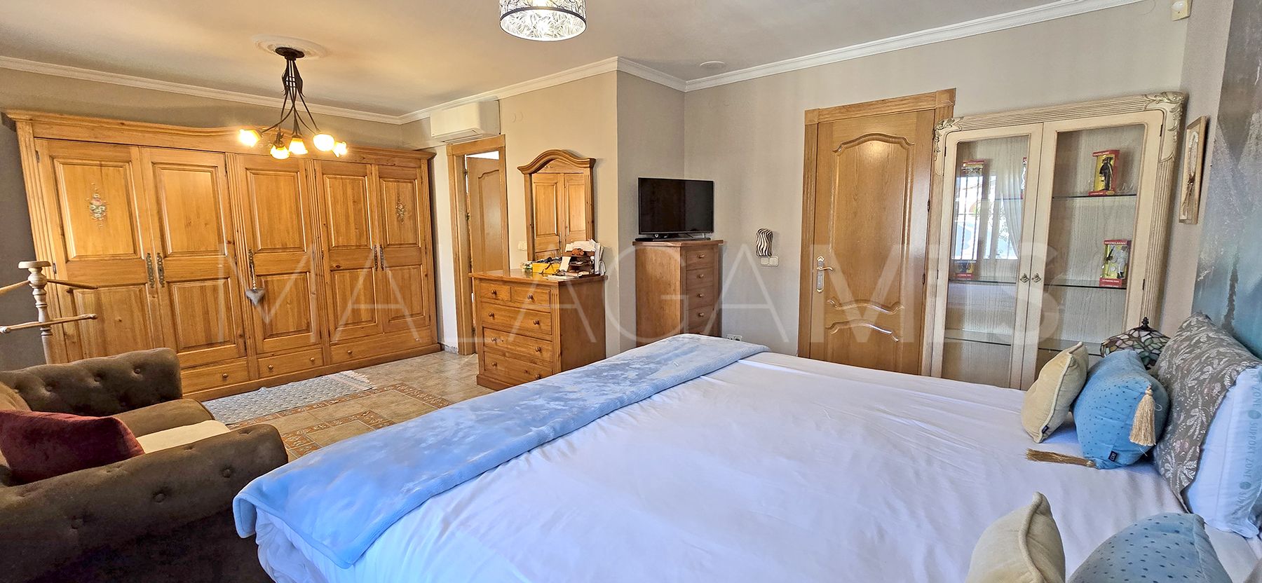 Villa for sale in Benalmadena Costa with 6 bedrooms