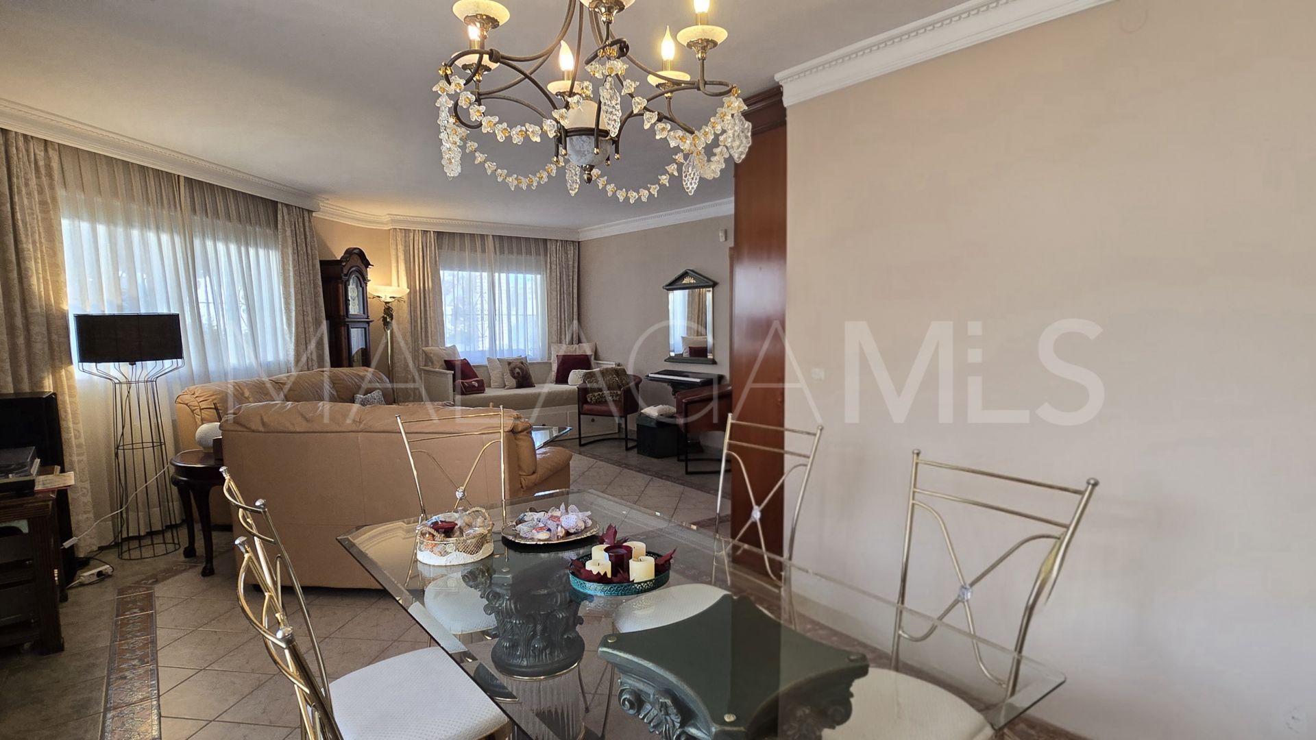 Villa for sale in Benalmadena Costa with 6 bedrooms