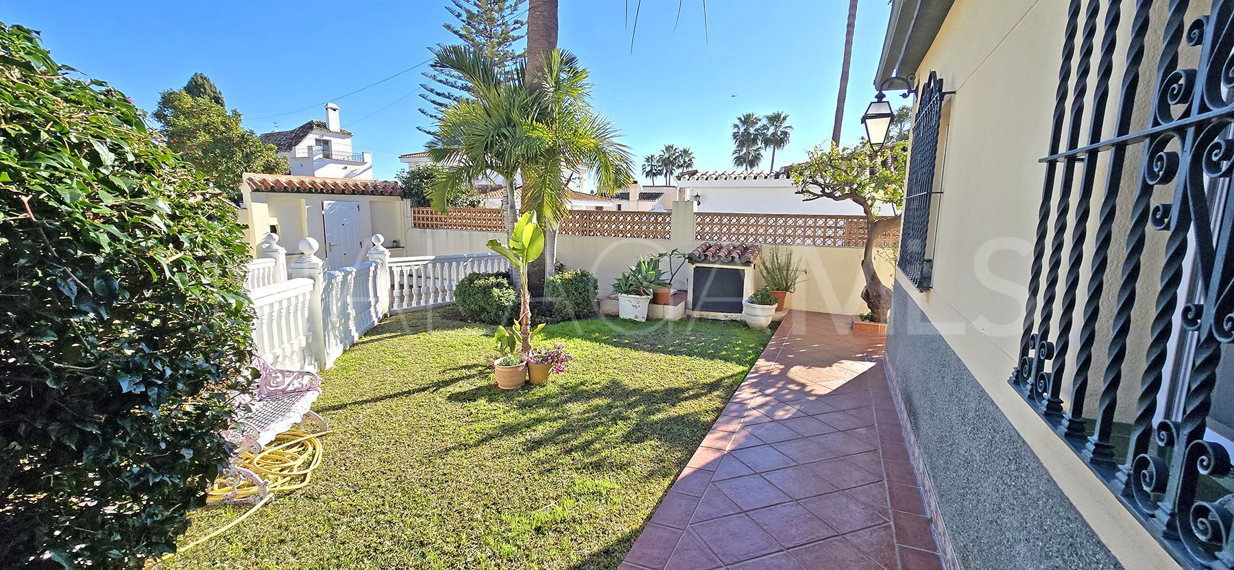 Villa for sale in Benalmadena Costa with 6 bedrooms