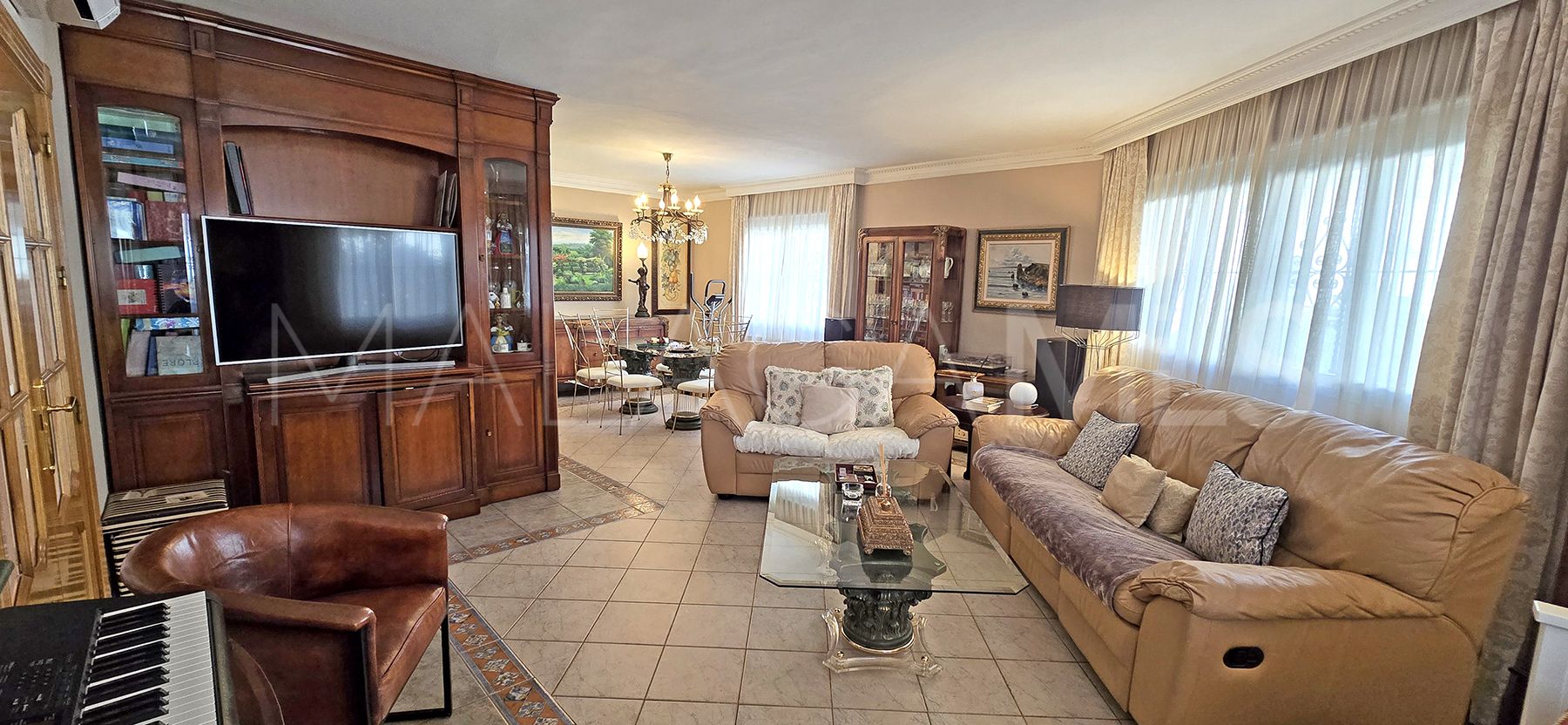 Villa for sale in Benalmadena Costa with 6 bedrooms