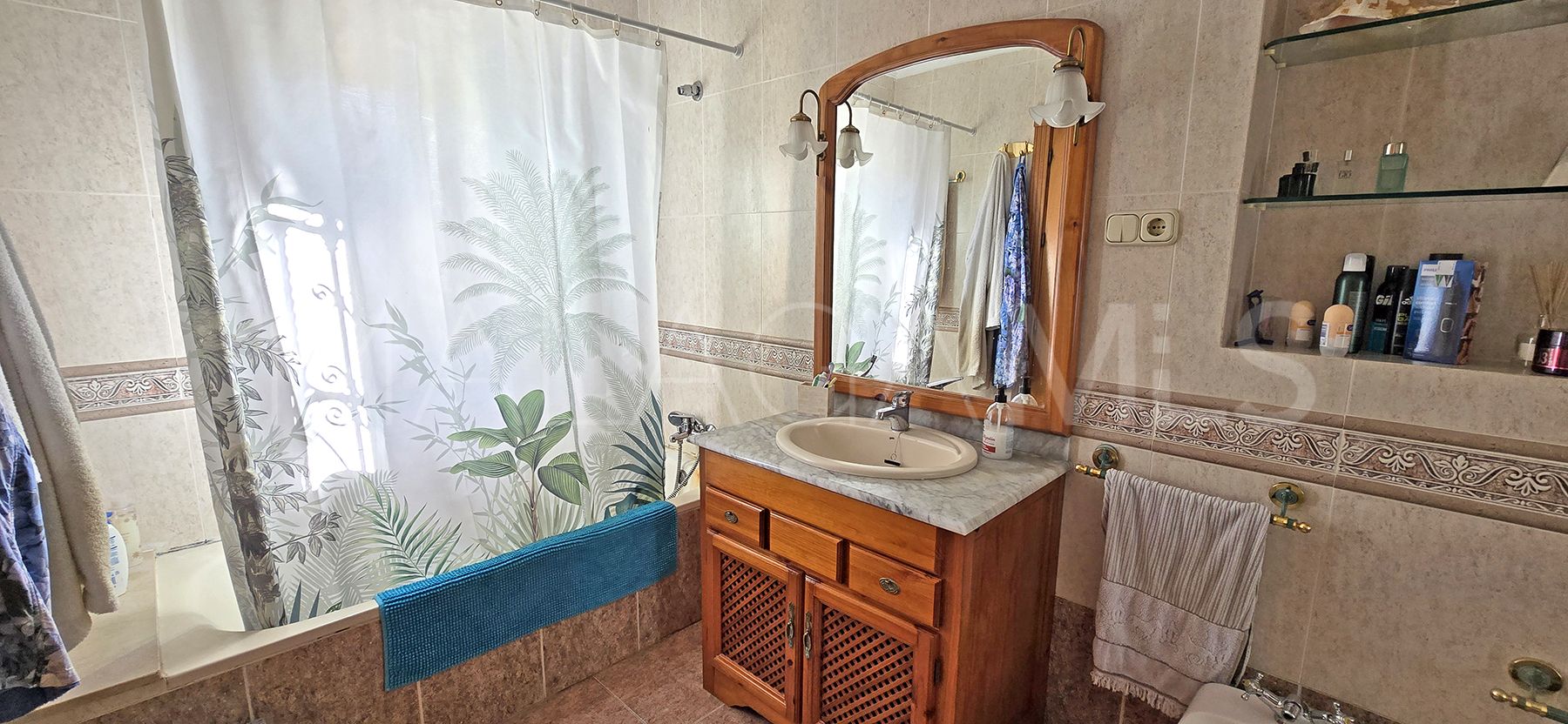 Villa for sale in Benalmadena Costa with 6 bedrooms