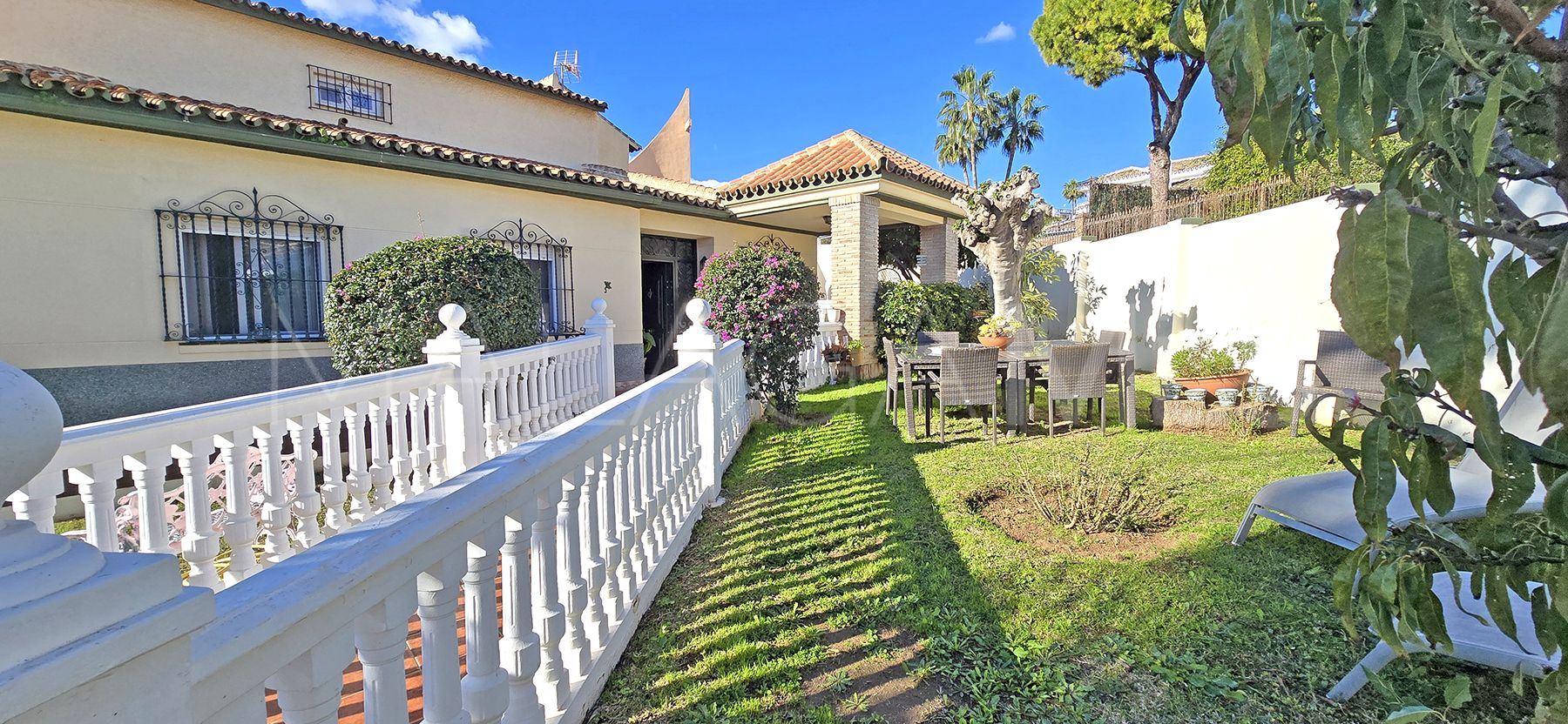 Villa for sale in Benalmadena Costa with 6 bedrooms