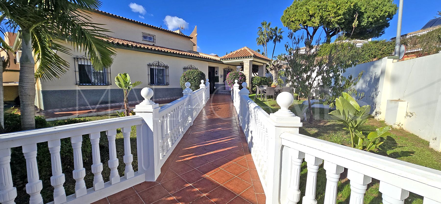 Villa for sale in Benalmadena Costa with 6 bedrooms