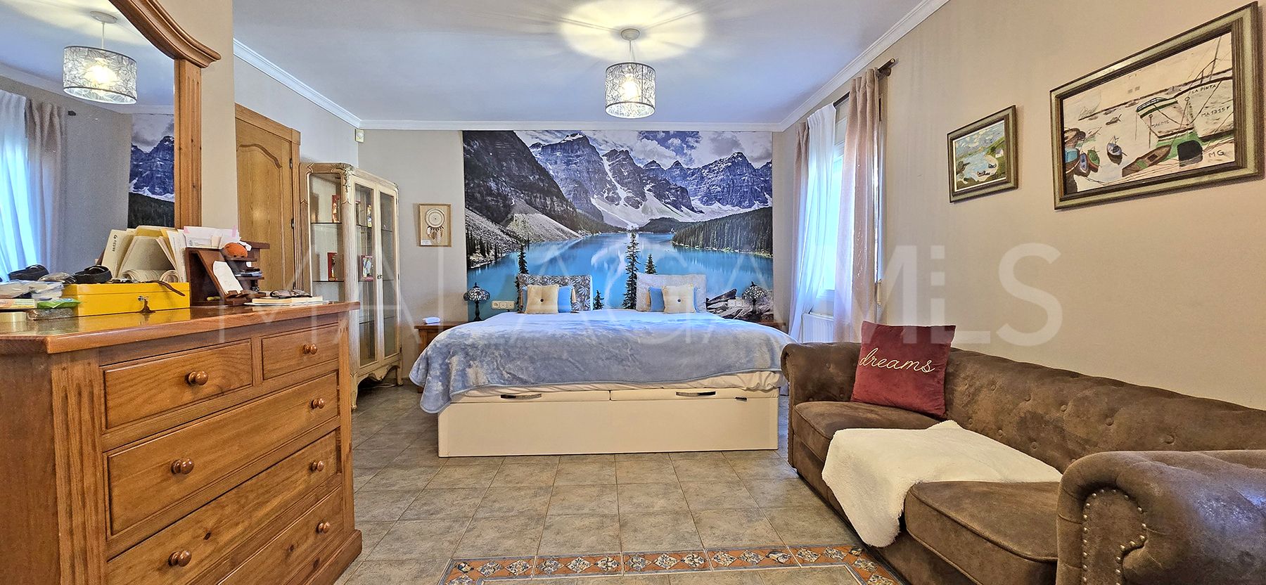 Villa for sale in Benalmadena Costa with 6 bedrooms