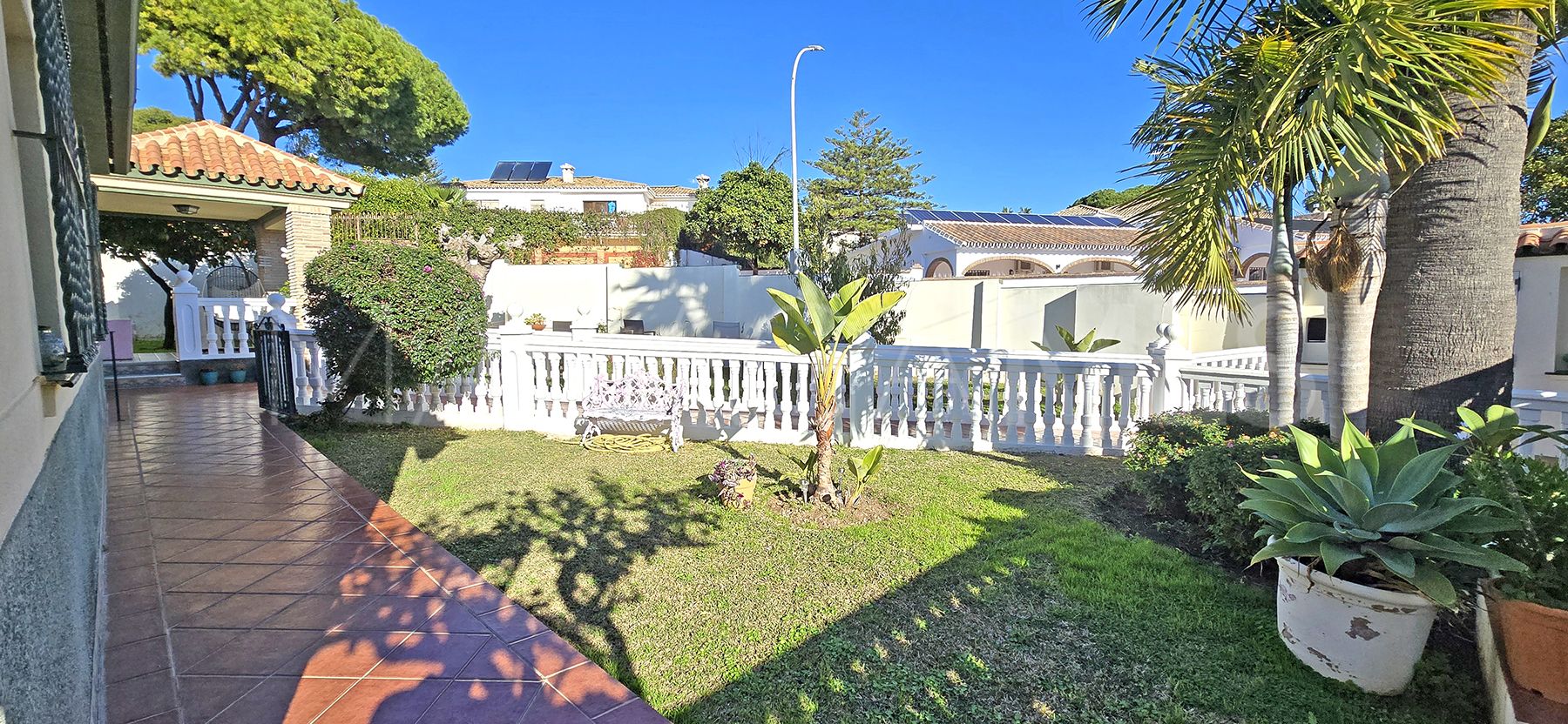 Villa for sale in Benalmadena Costa with 6 bedrooms