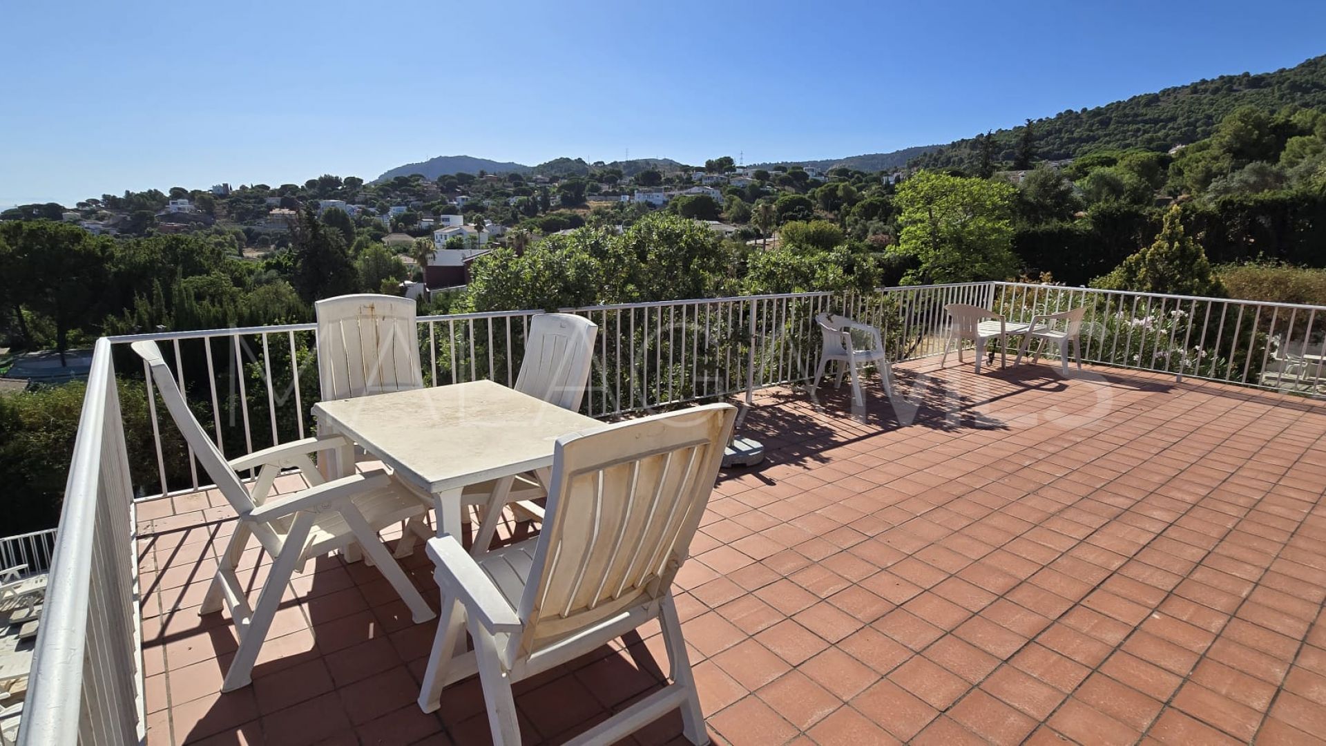 Buy villa in Pinos de Alhaurín with 6 bedrooms
