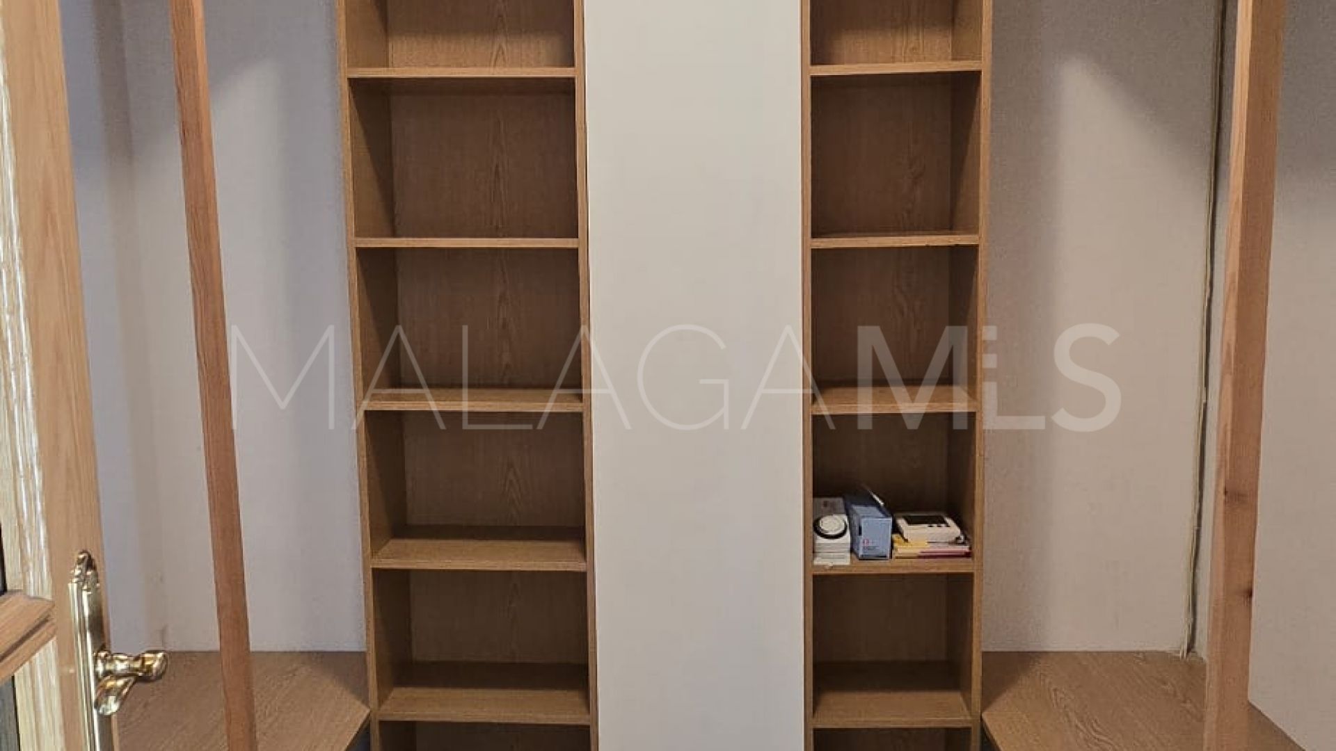 Buy villa in Pinos de Alhaurín with 6 bedrooms