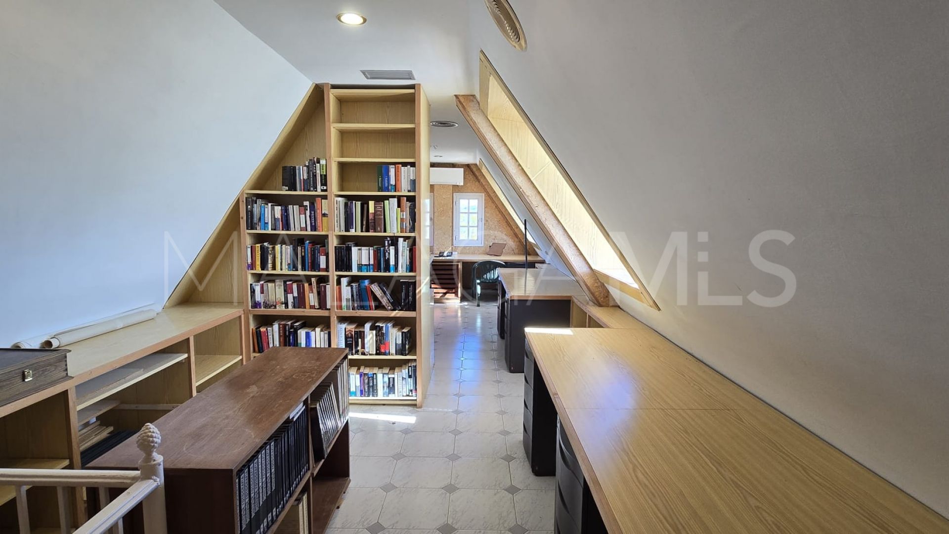 Buy villa in Pinos de Alhaurín with 6 bedrooms