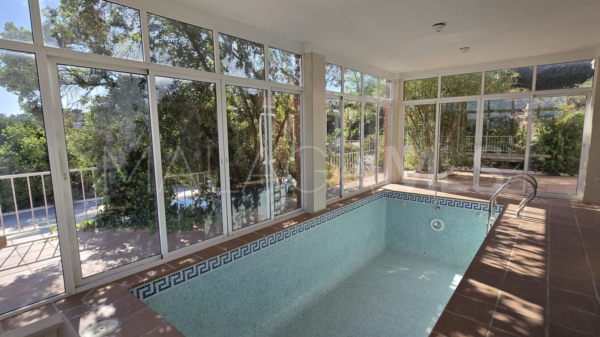 Buy villa in Pinos de Alhaurín with 6 bedrooms