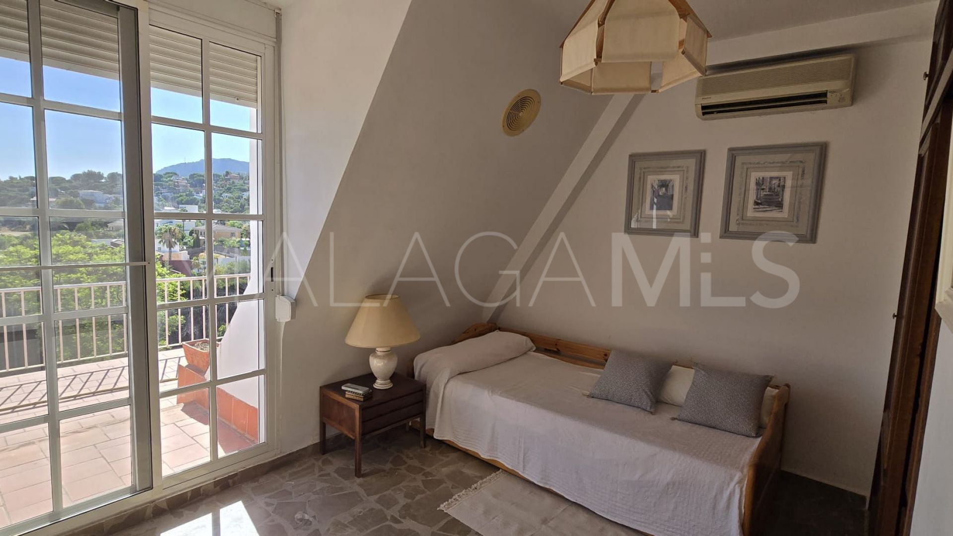 Buy villa in Pinos de Alhaurín with 6 bedrooms