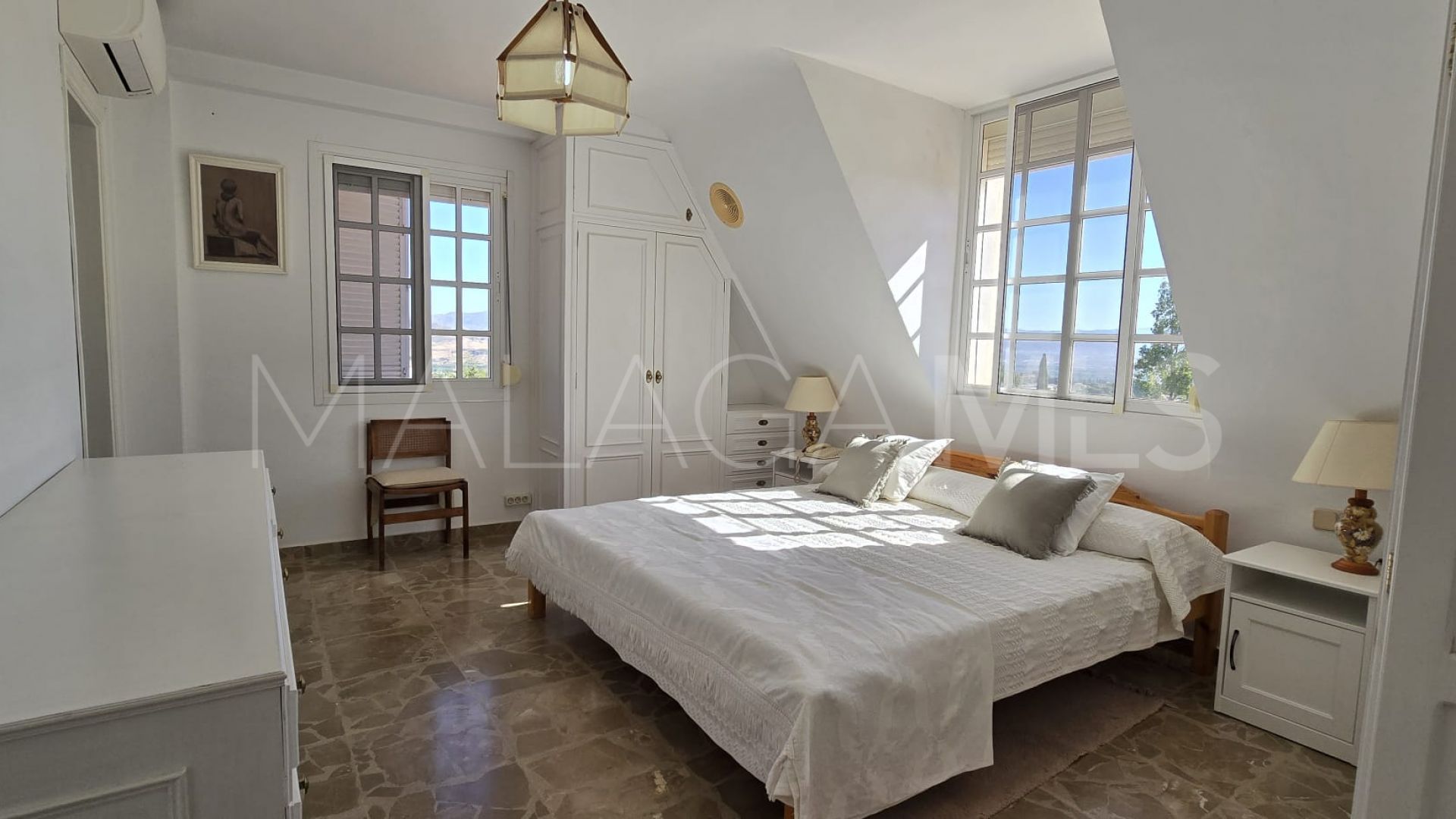Buy villa in Pinos de Alhaurín with 6 bedrooms