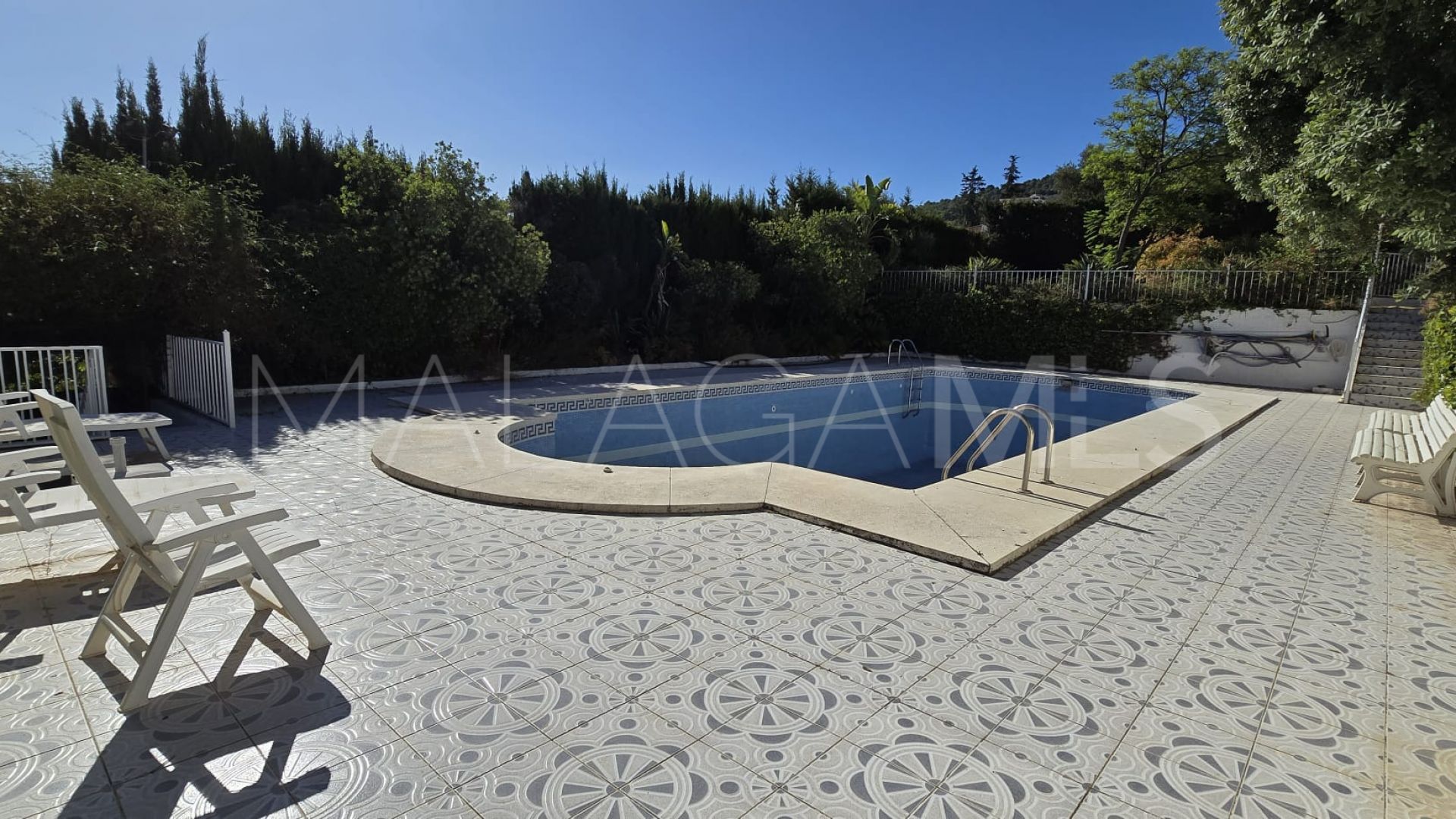 Buy villa in Pinos de Alhaurín with 6 bedrooms