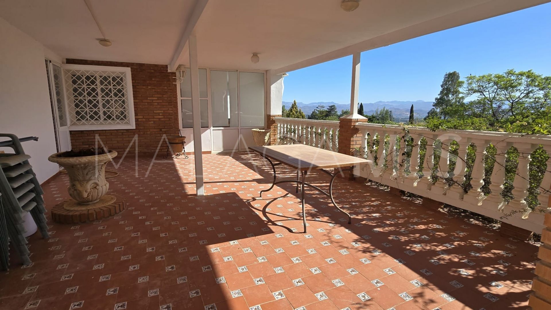 Buy villa in Pinos de Alhaurín with 6 bedrooms