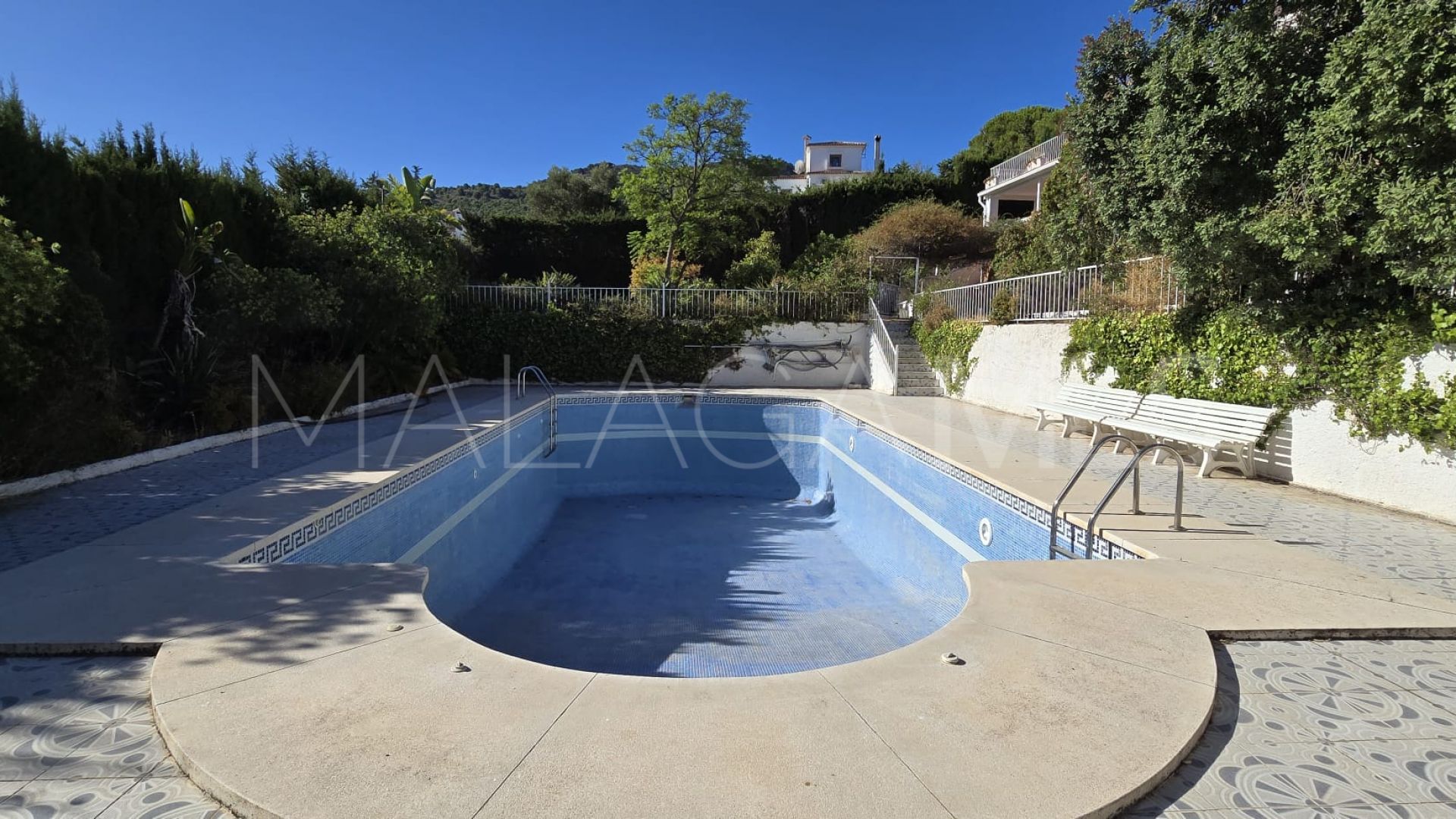 Buy villa in Pinos de Alhaurín with 6 bedrooms