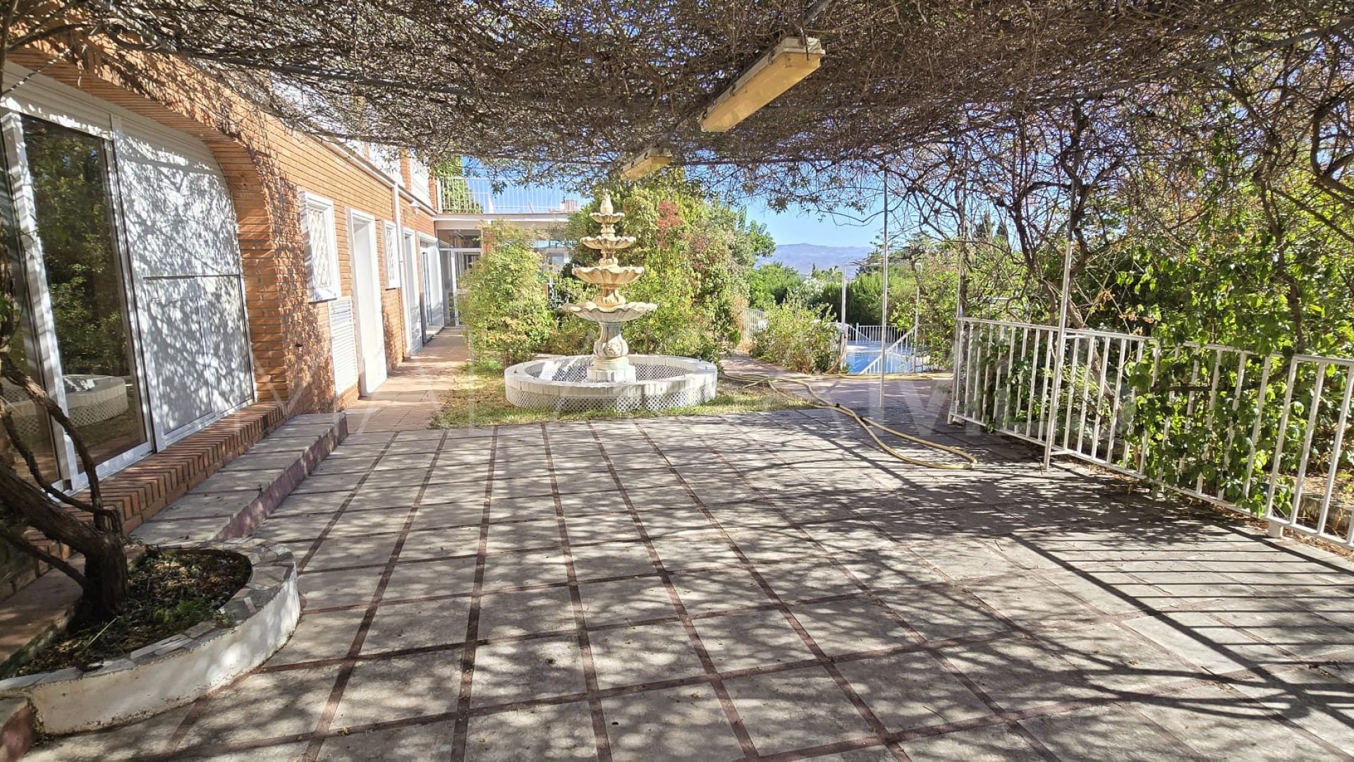 Buy villa in Pinos de Alhaurín with 6 bedrooms