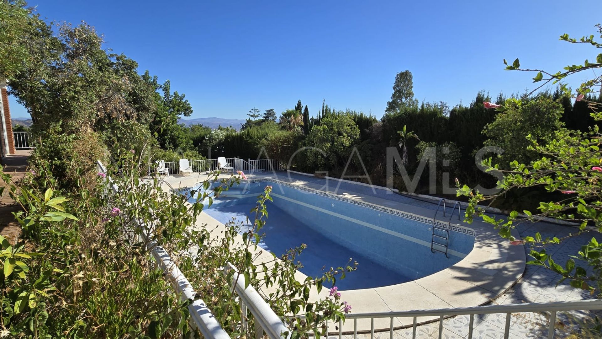 Buy villa in Pinos de Alhaurín with 6 bedrooms