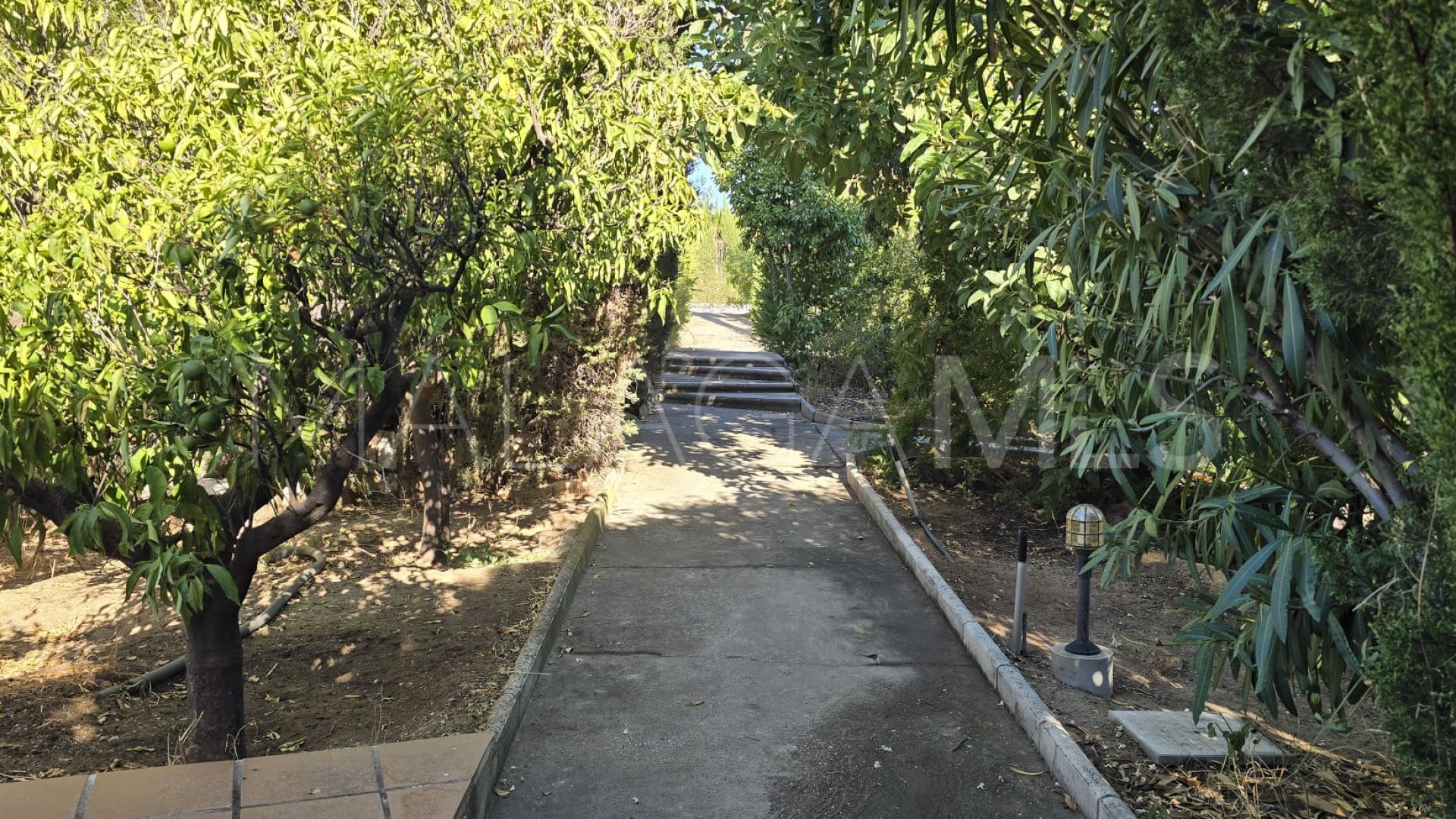 Buy villa in Pinos de Alhaurín with 6 bedrooms