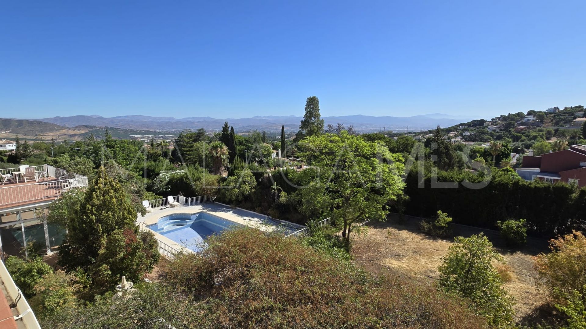 Buy villa in Pinos de Alhaurín with 6 bedrooms