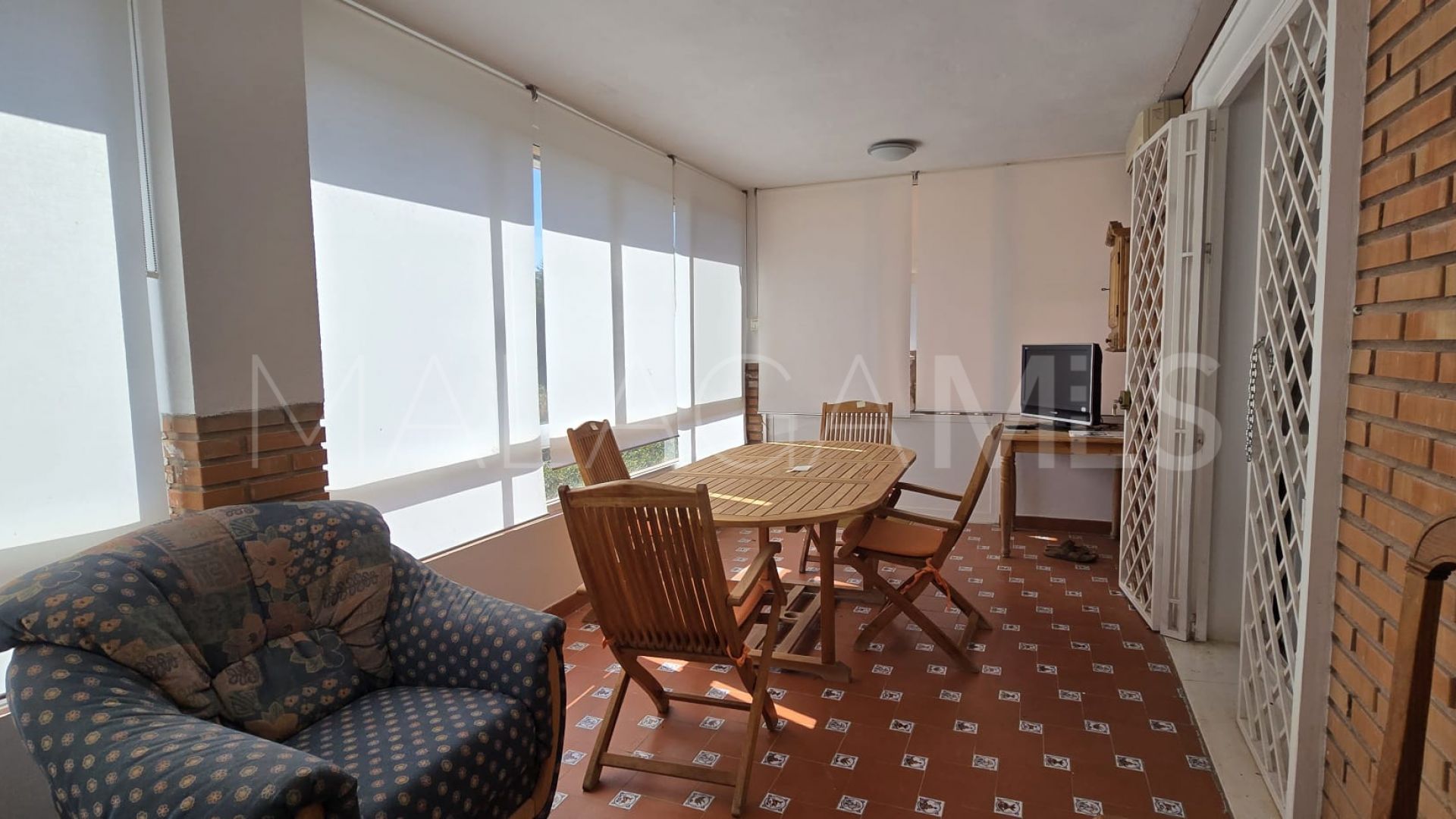 Buy villa in Pinos de Alhaurín with 6 bedrooms