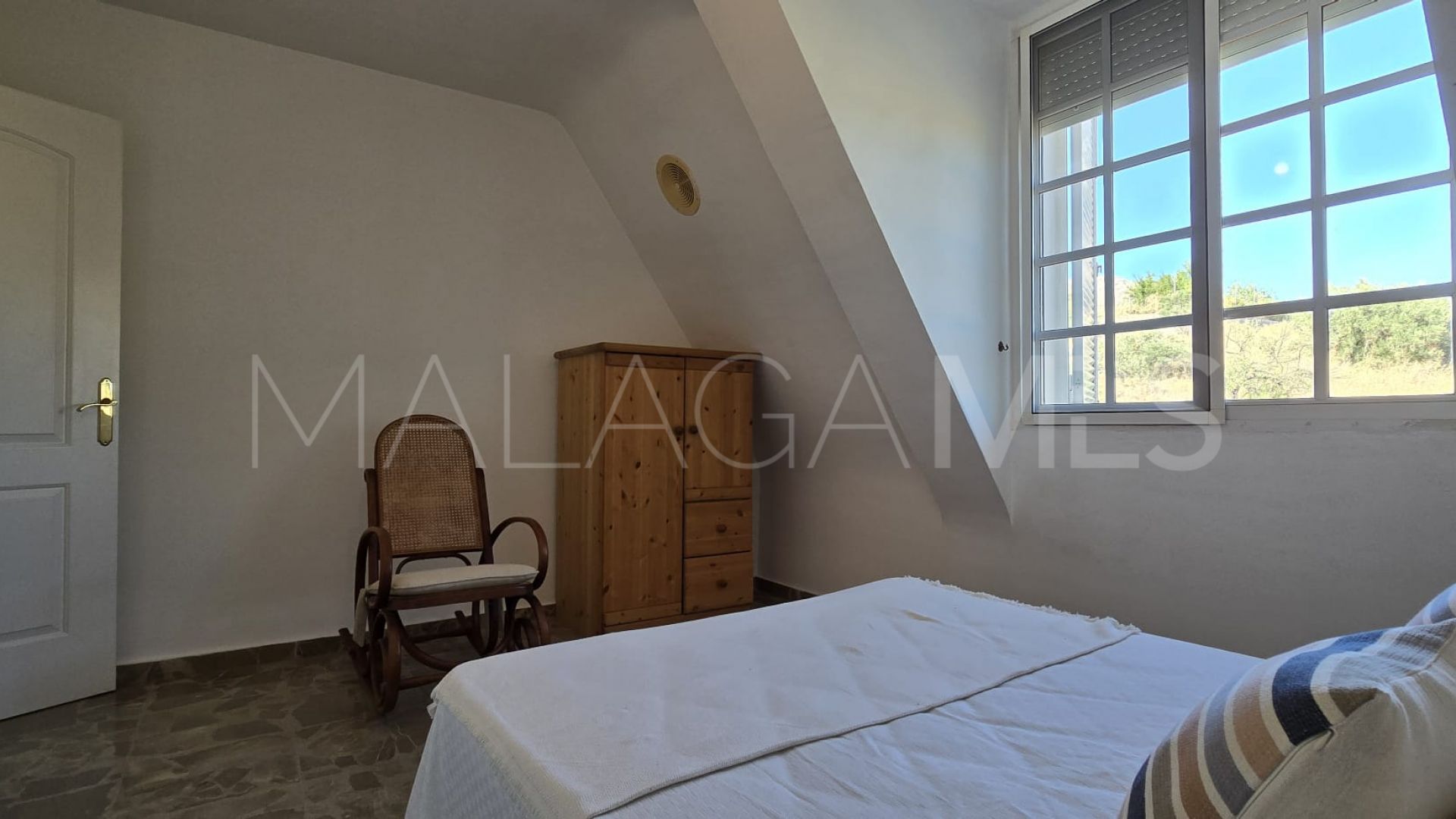 Buy villa in Pinos de Alhaurín with 6 bedrooms