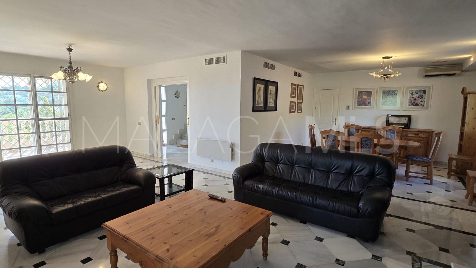 Buy villa in Pinos de Alhaurín with 6 bedrooms