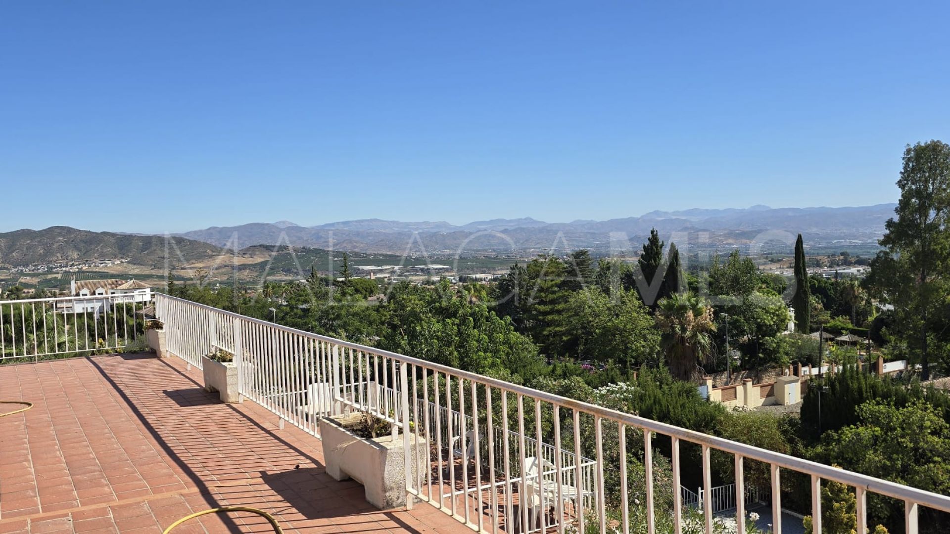 Buy villa in Pinos de Alhaurín with 6 bedrooms