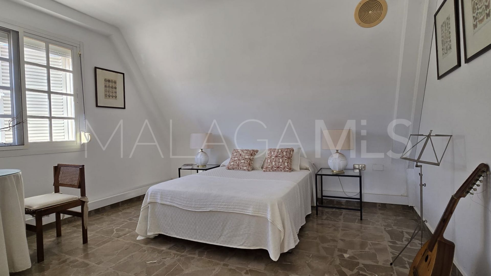 Buy villa in Pinos de Alhaurín with 6 bedrooms