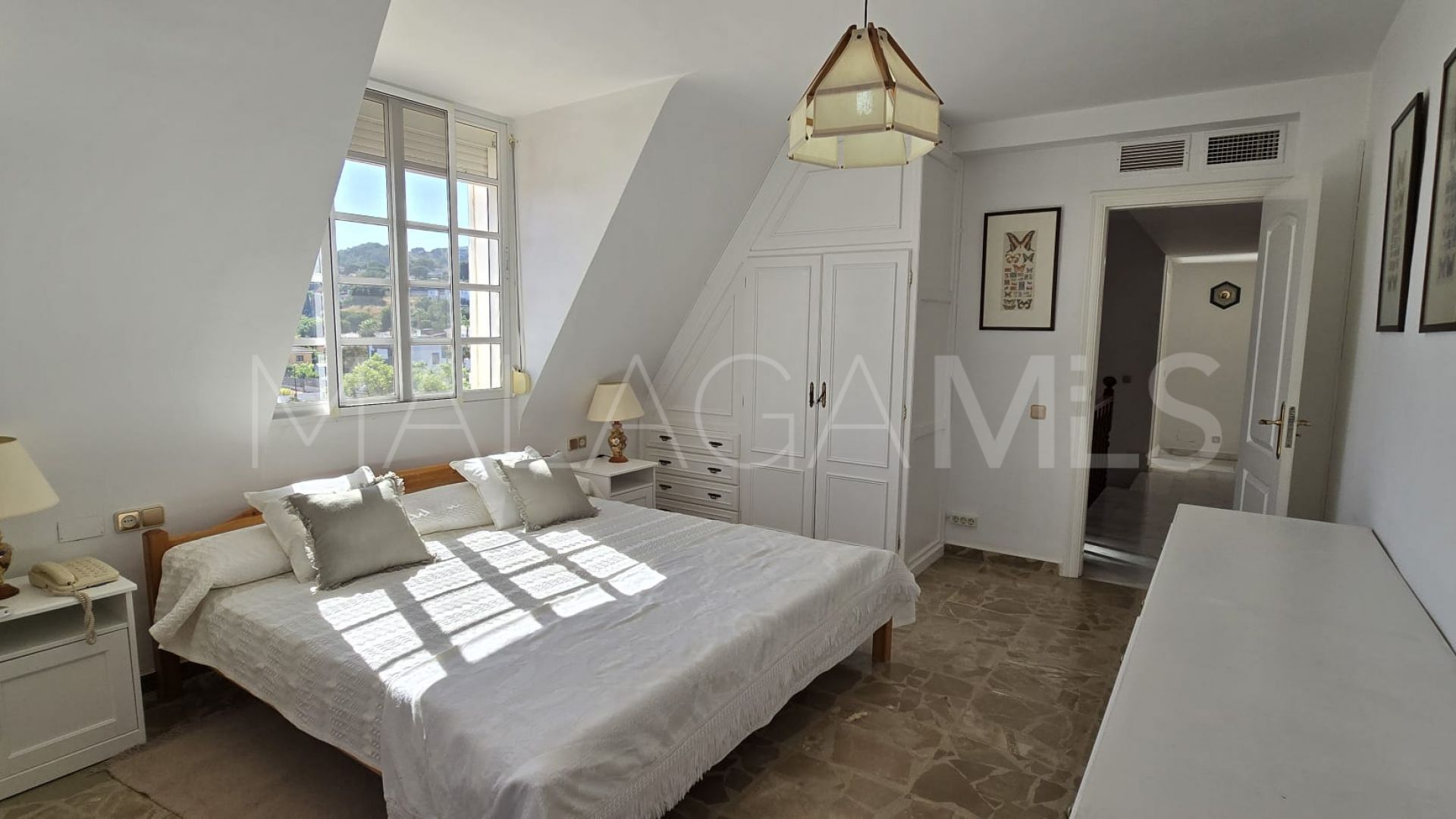 Buy villa in Pinos de Alhaurín with 6 bedrooms