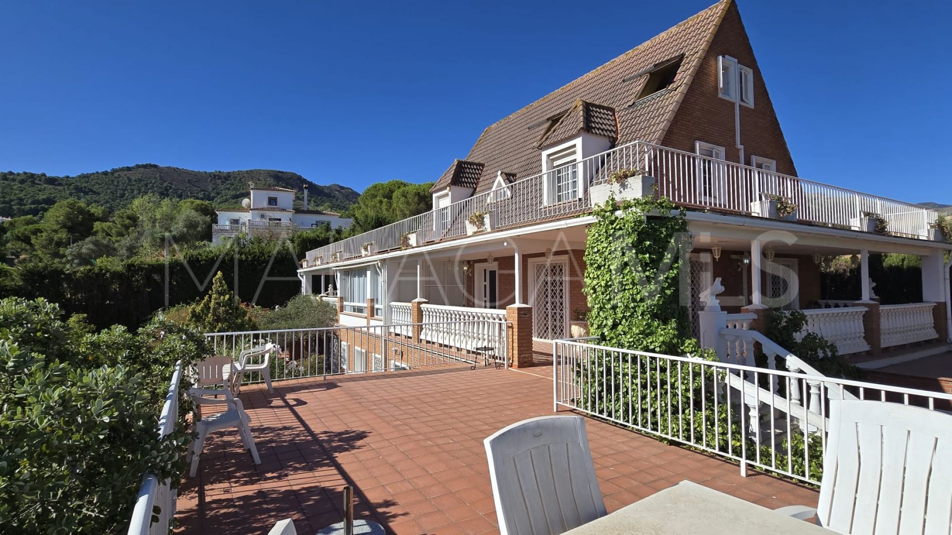 Buy villa in Pinos de Alhaurín with 6 bedrooms