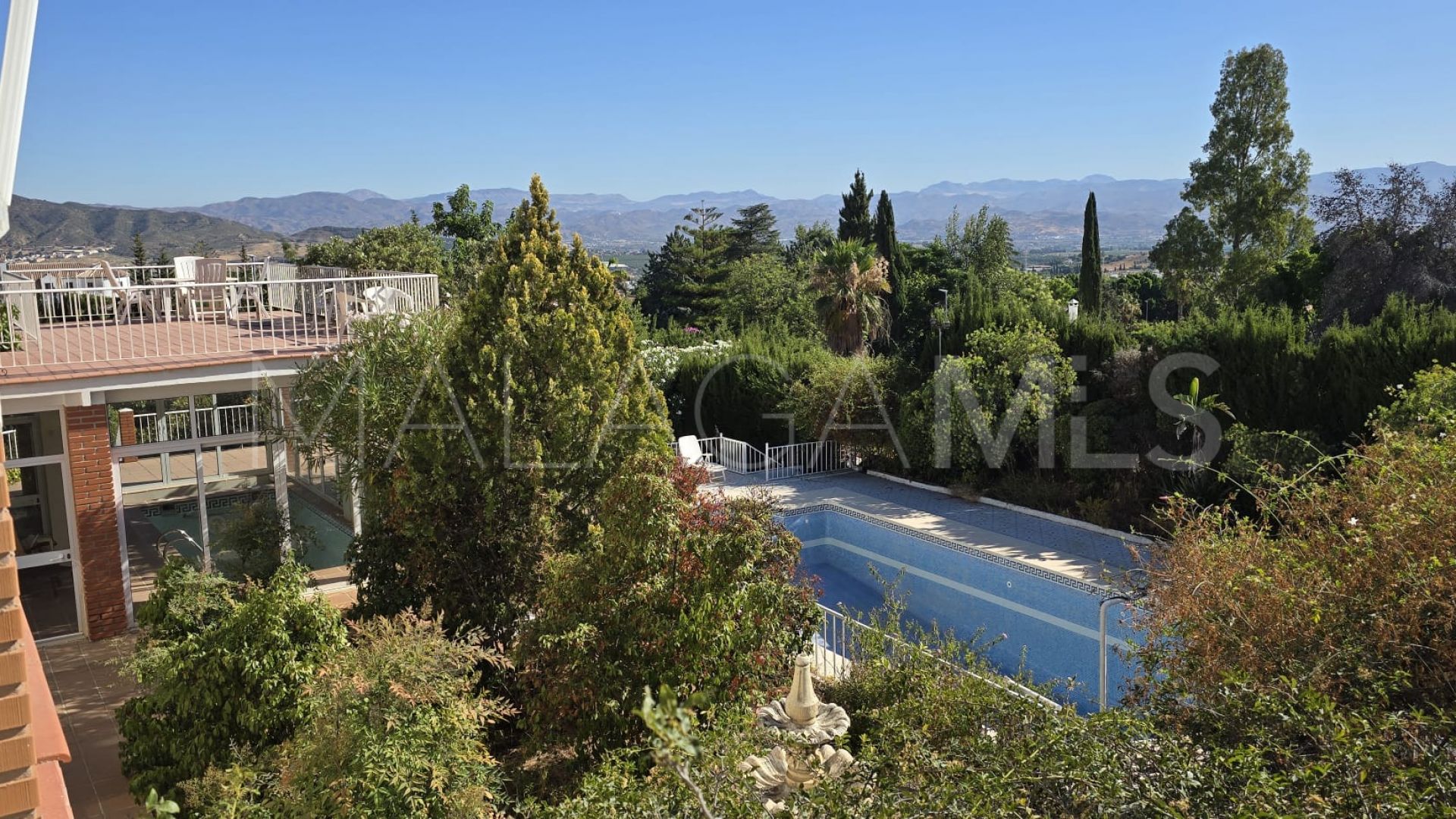 Buy villa in Pinos de Alhaurín with 6 bedrooms